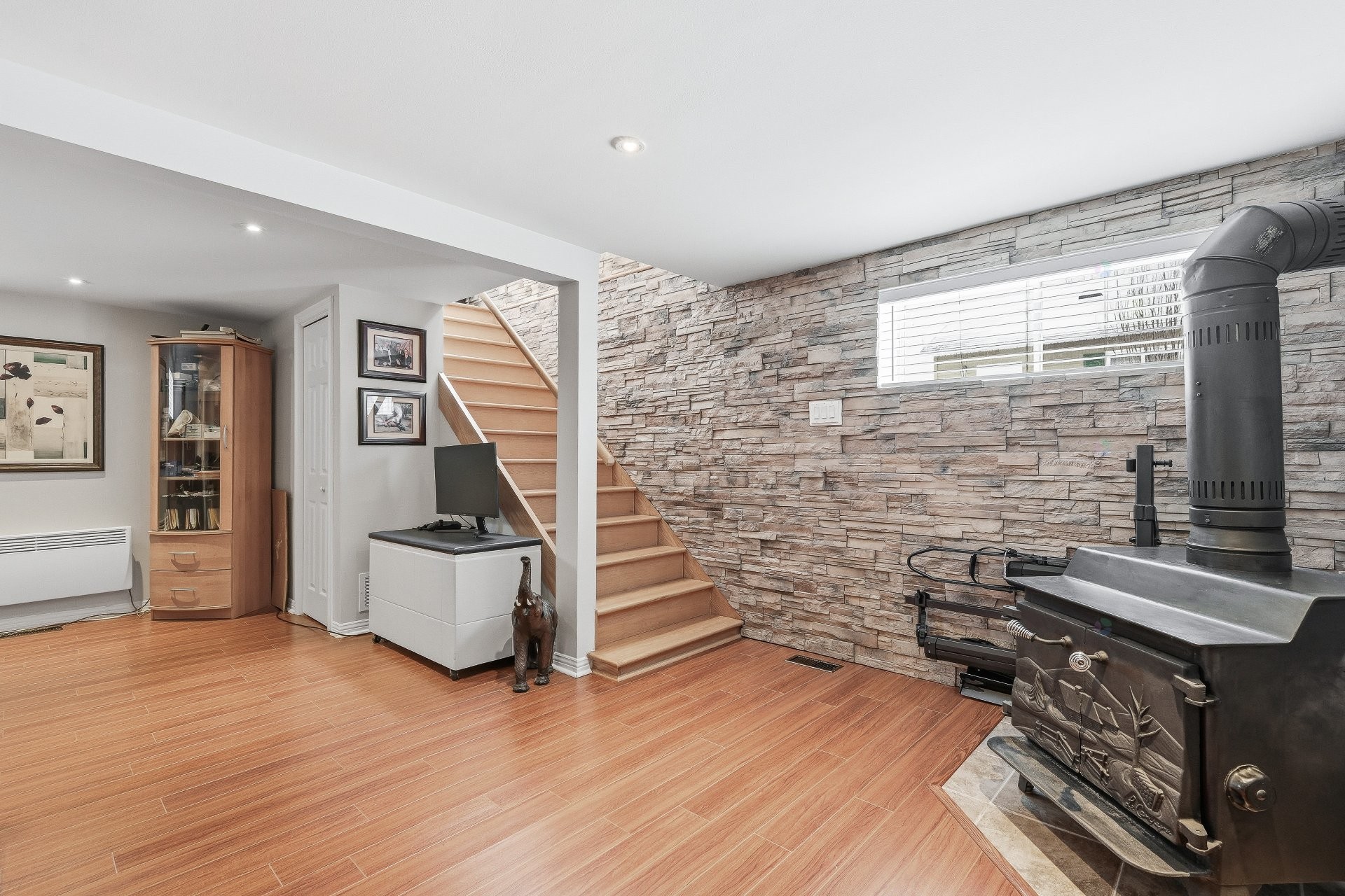 









20


32e Avenue

,
Saint-Blaise-sur-Richelieu,




QC
J0J1W0

