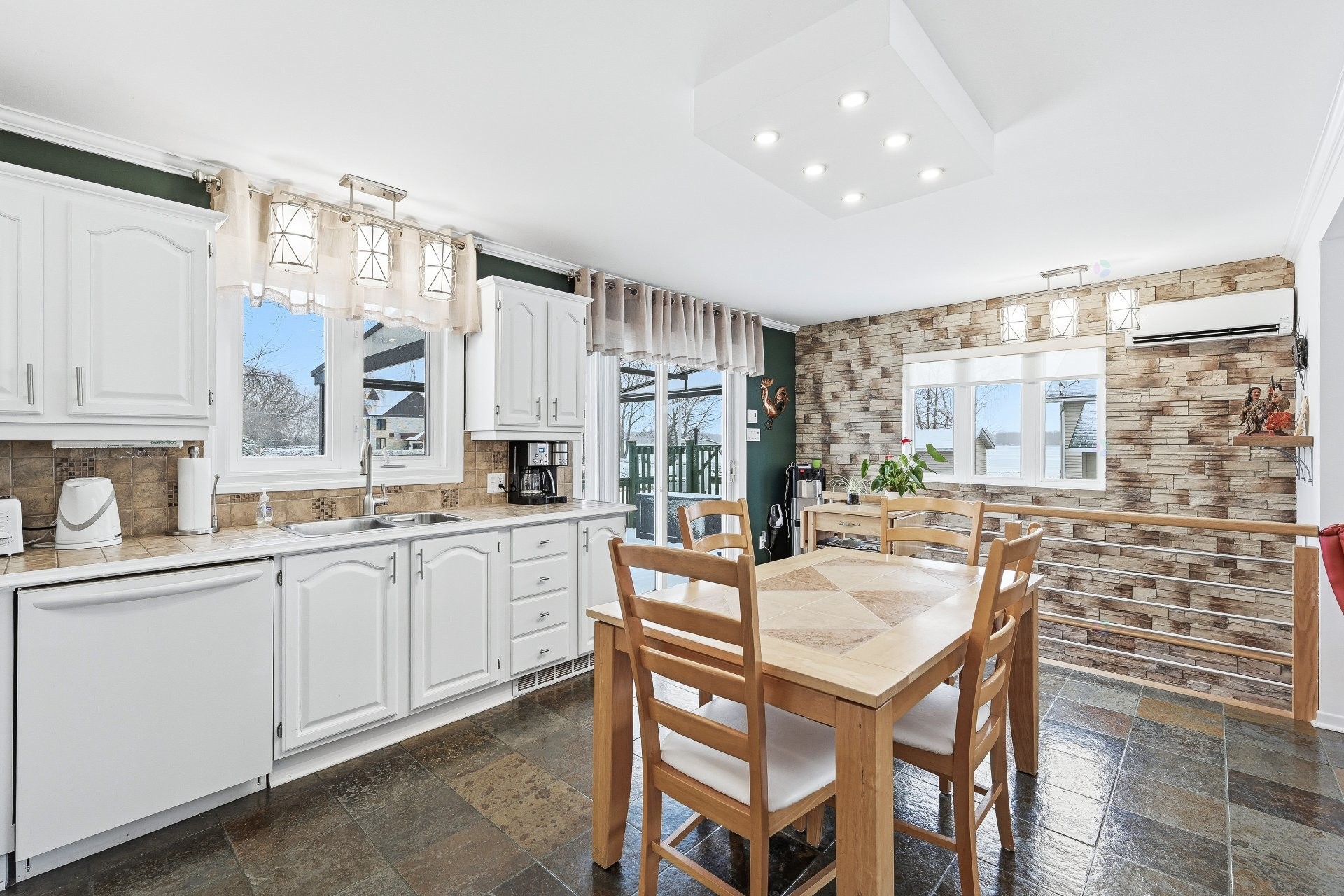 









20


32e Avenue

,
Saint-Blaise-sur-Richelieu,




QC
J0J1W0

