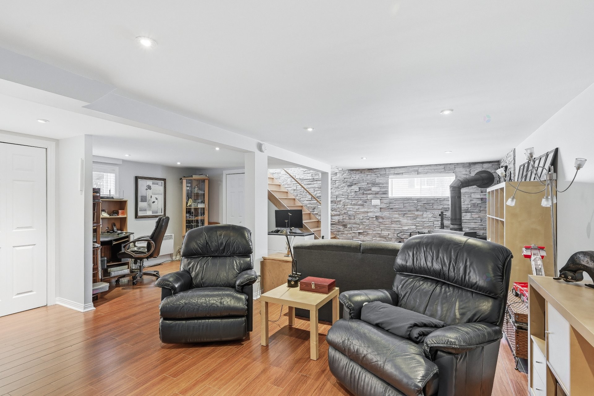 









20


32e Avenue

,
Saint-Blaise-sur-Richelieu,




QC
J0J1W0

