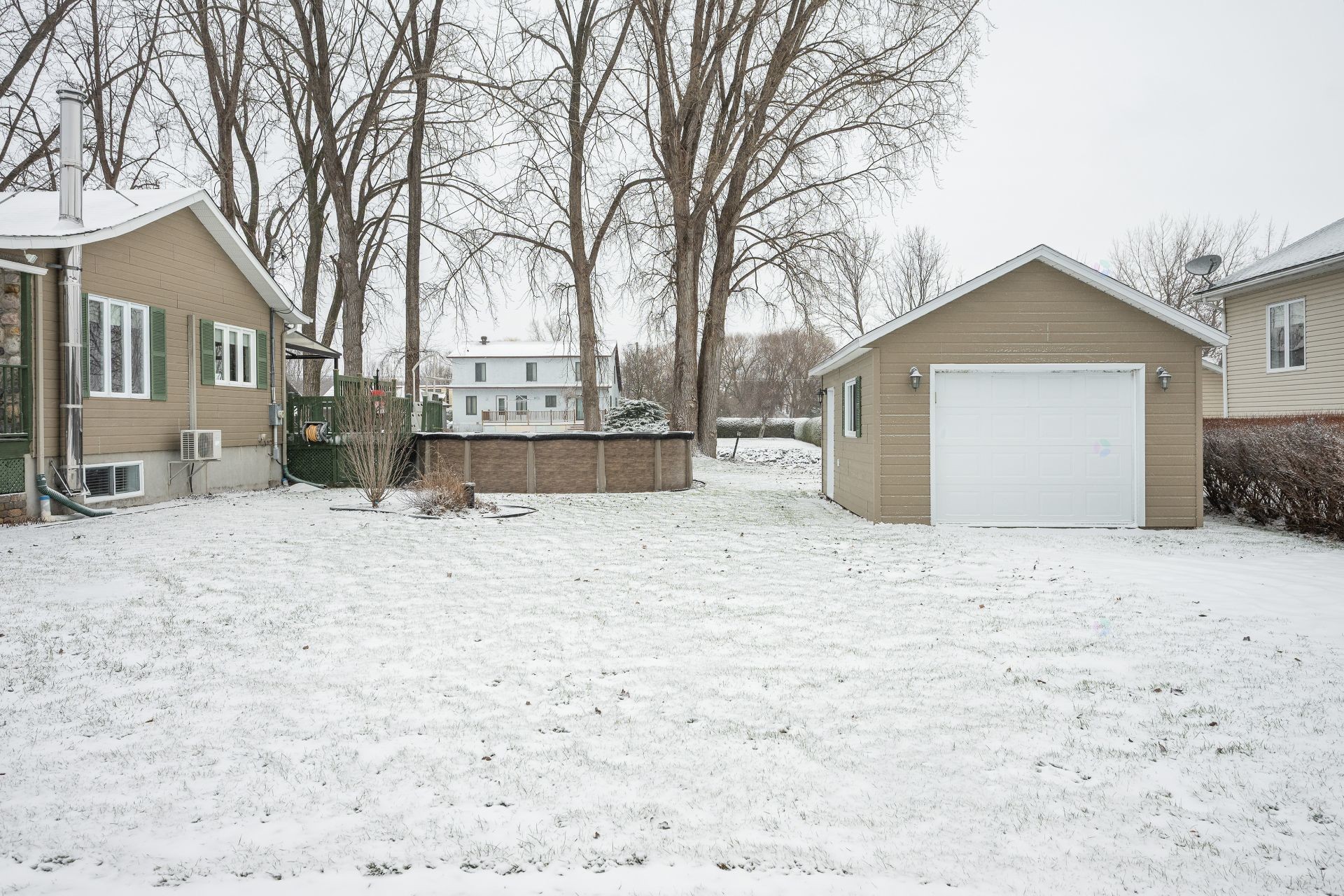 









20


32e Avenue

,
Saint-Blaise-sur-Richelieu,




QC
J0J1W0

