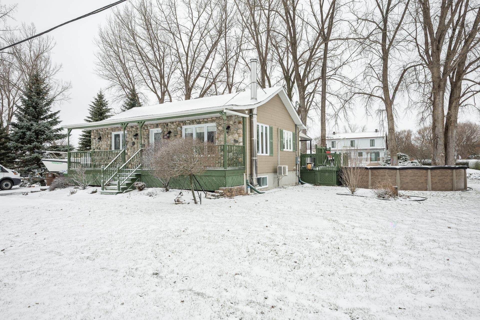 









20


32e Avenue

,
Saint-Blaise-sur-Richelieu,




QC
J0J1W0

