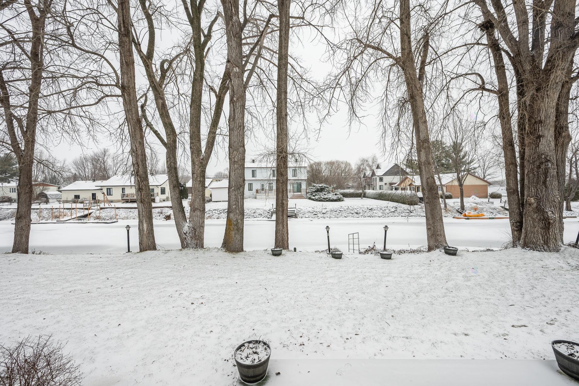 









20


32e Avenue

,
Saint-Blaise-sur-Richelieu,




QC
J0J1W0

