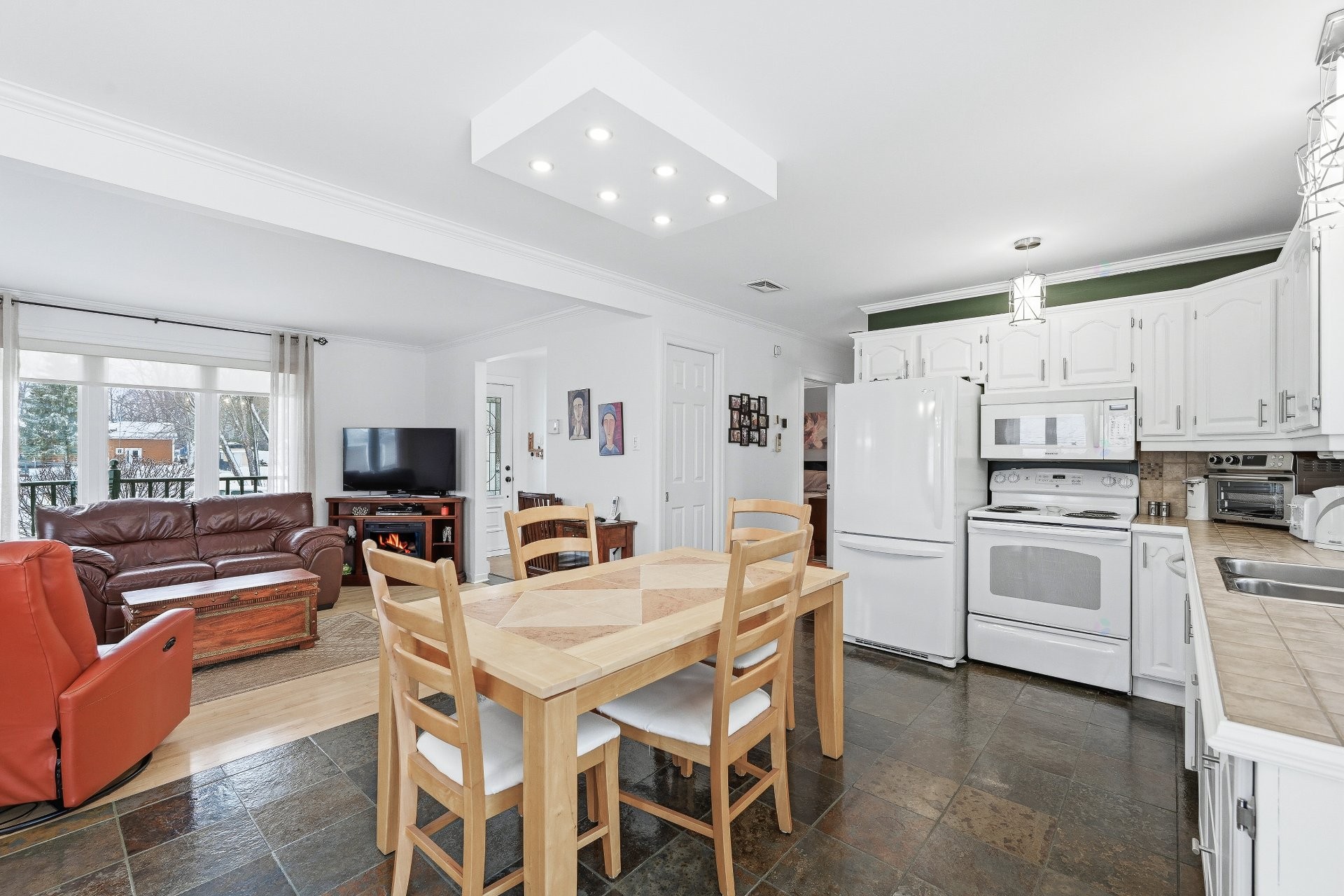 









20


32e Avenue

,
Saint-Blaise-sur-Richelieu,




QC
J0J1W0

