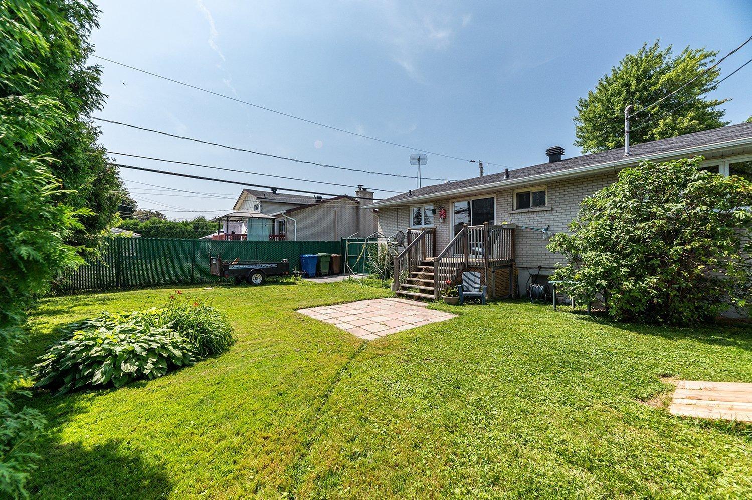 









330


Rue Rideau

,
Châteauguay,




QC
J6J1R9

