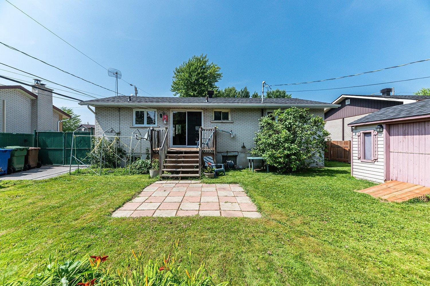 









330


Rue Rideau

,
Châteauguay,




QC
J6J1R9

