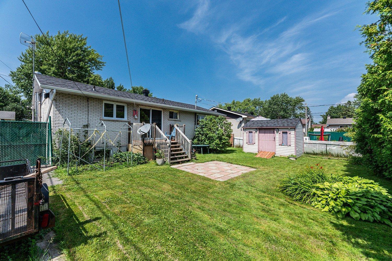 









330


Rue Rideau

,
Châteauguay,




QC
J6J1R9

