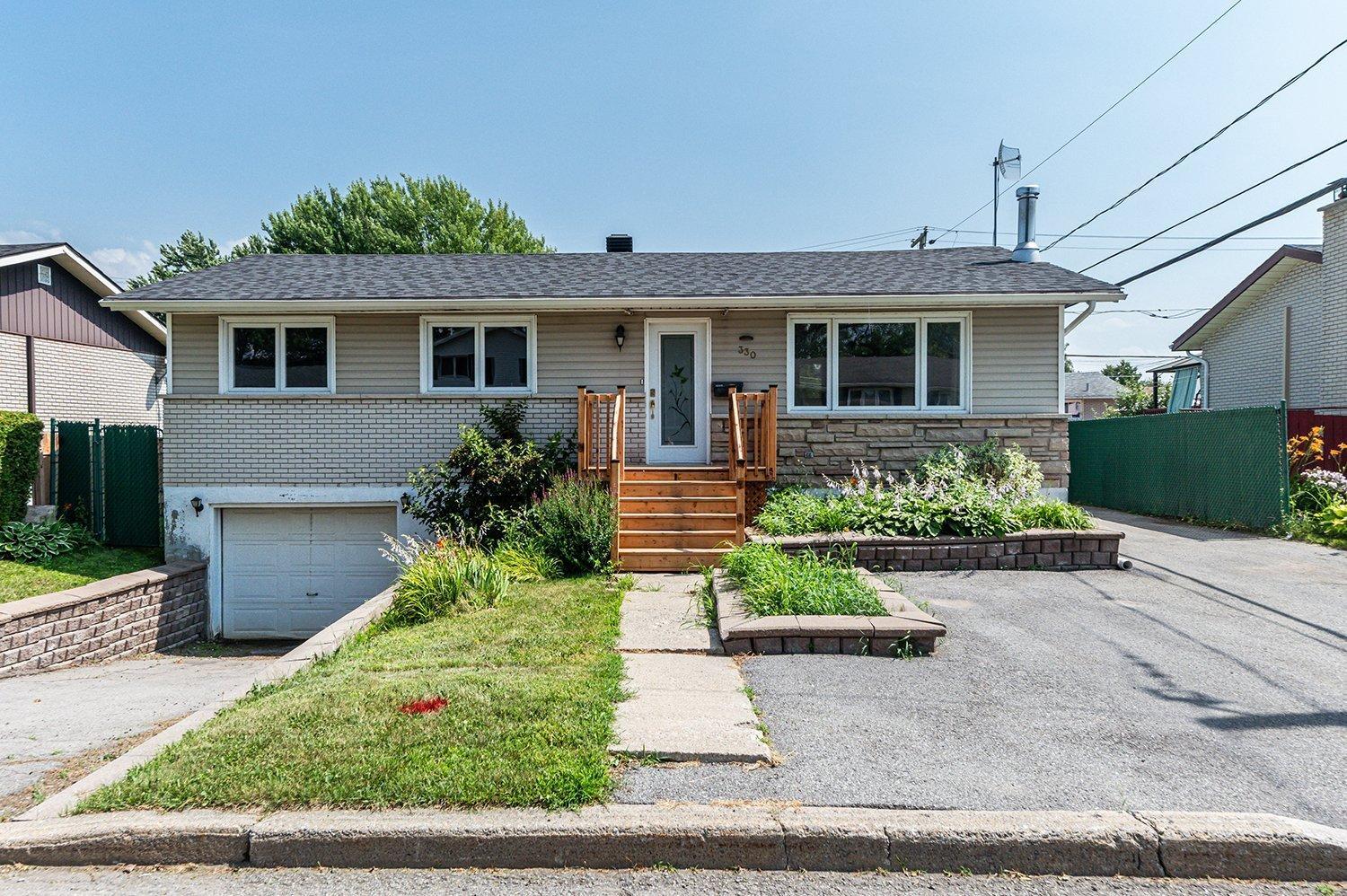 









330


Rue Rideau

,
Châteauguay,




QC
J6J1R9

