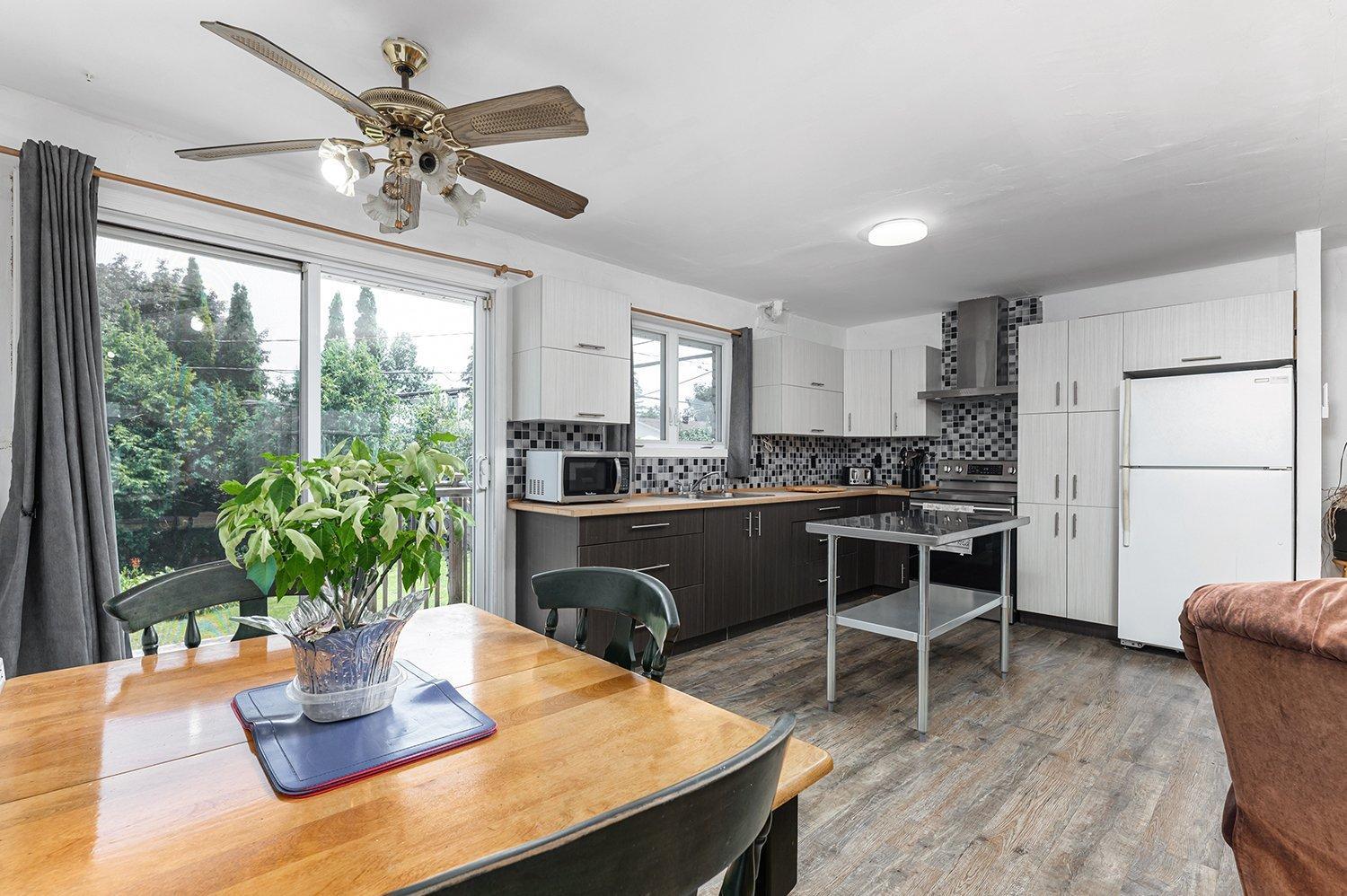 









330


Rue Rideau

,
Châteauguay,




QC
J6J1R9

