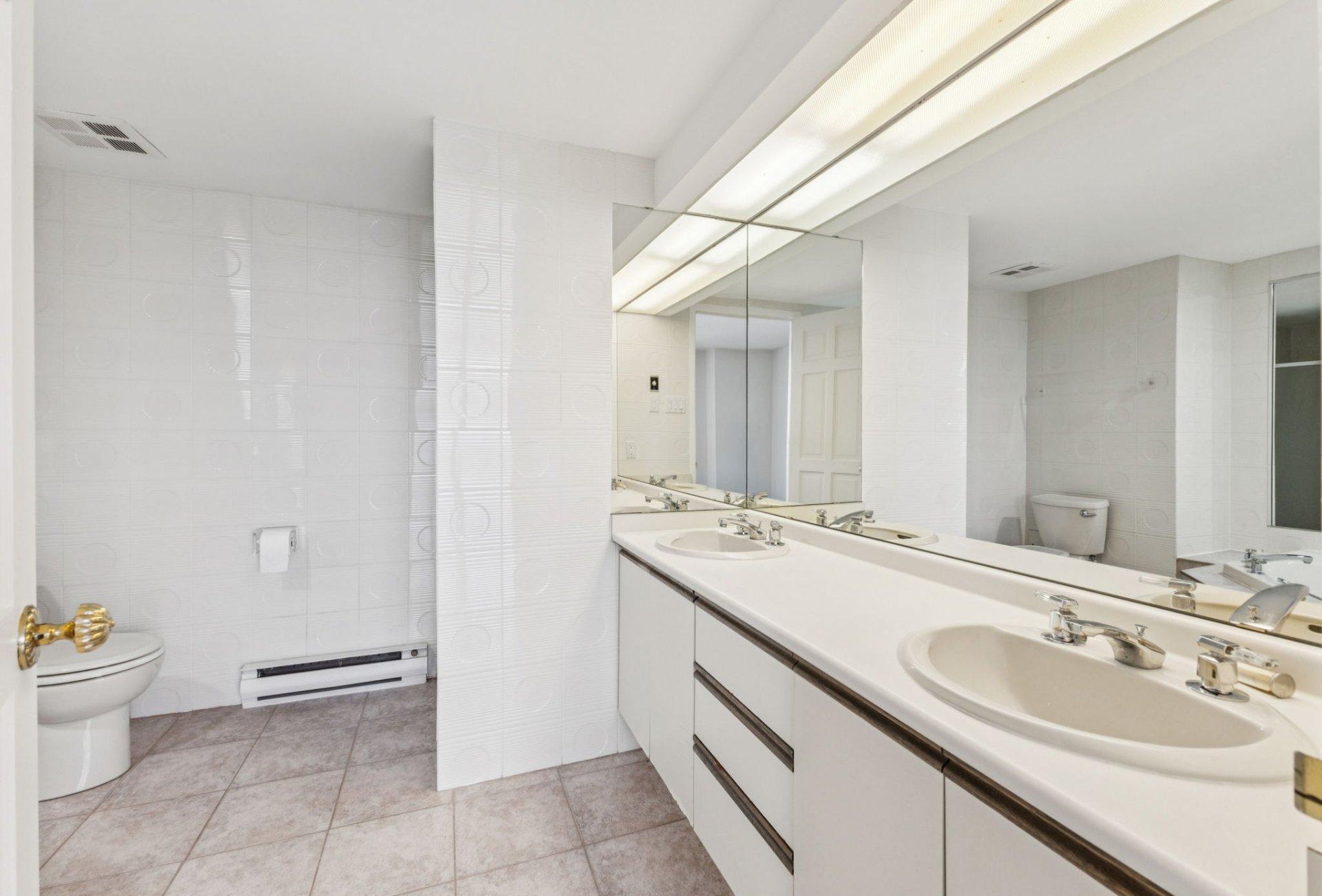 









175


Rue Laurier

, 505,
Gatineau (Hull),




QC
J8X4G3

