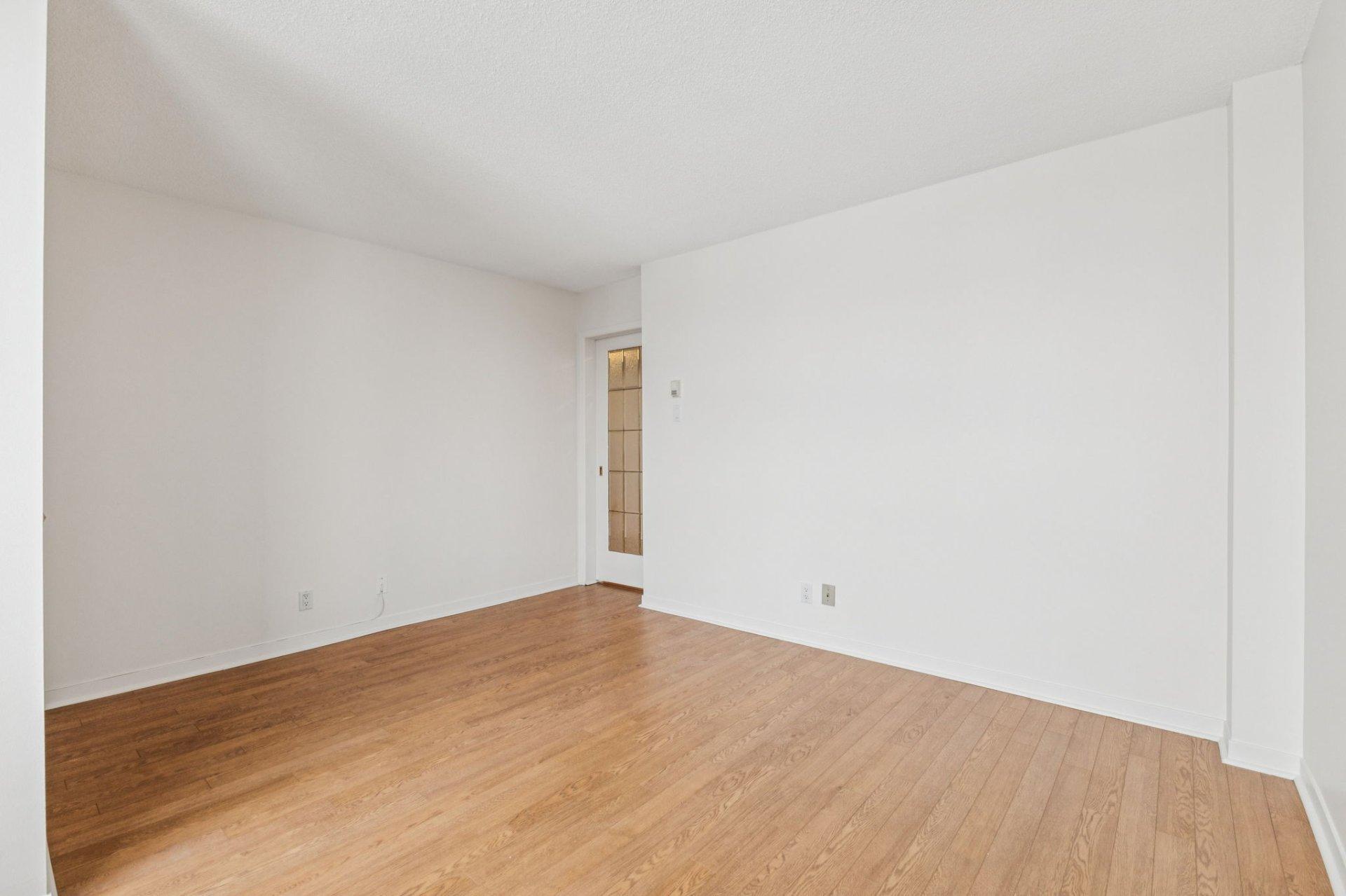 









175


Rue Laurier

, 505,
Gatineau (Hull),




QC
J8X4G3

