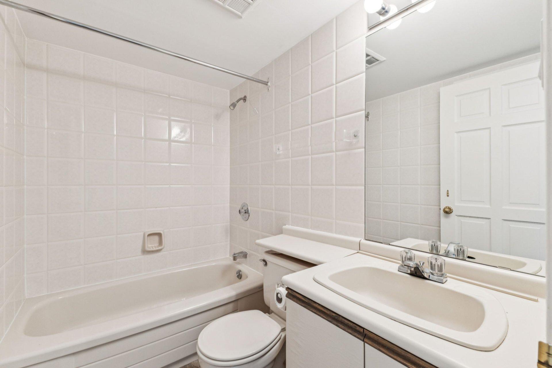 









175


Rue Laurier

, 505,
Gatineau (Hull),




QC
J8X4G3

