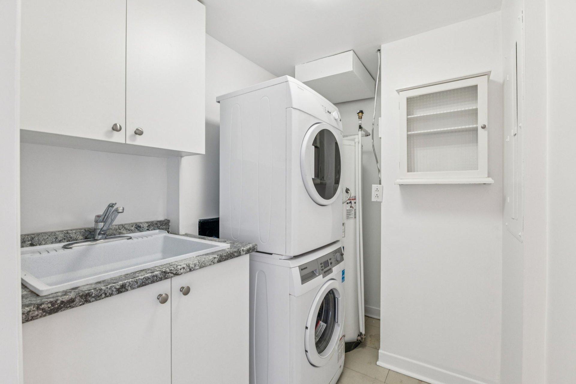 









175


Rue Laurier

, 505,
Gatineau (Hull),




QC
J8X4G3

