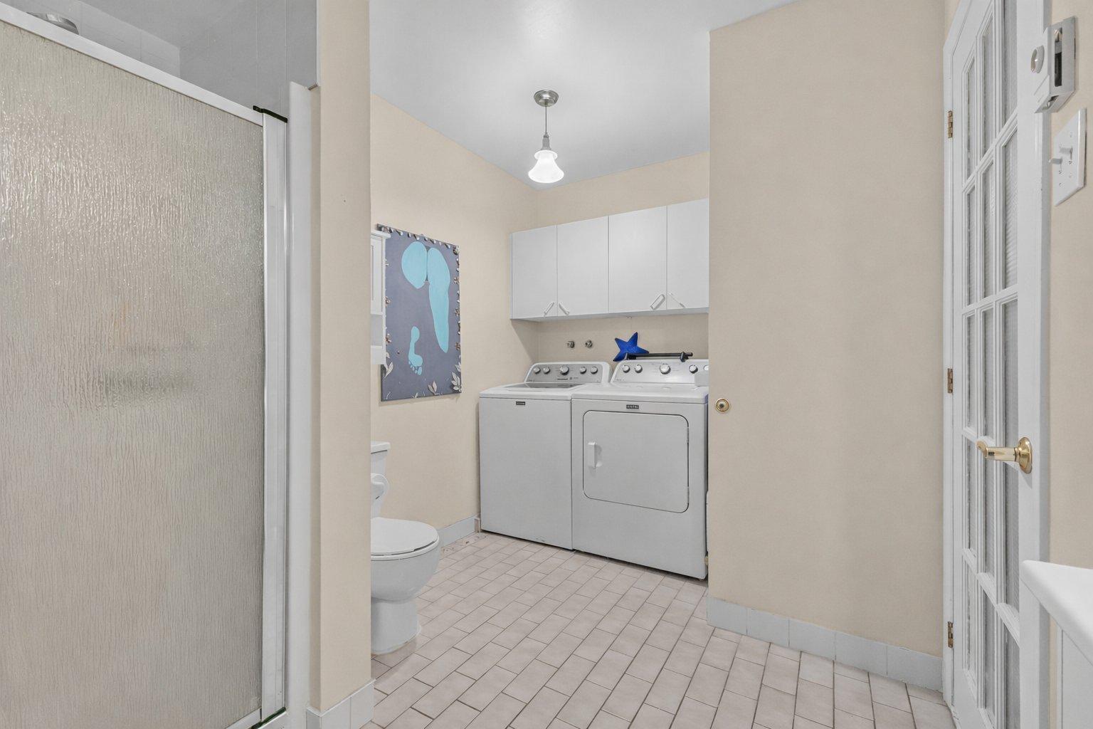 









1687


Rue des Saphirs

,
Longueuil (Saint-Hubert),




QC
J4T3S7

