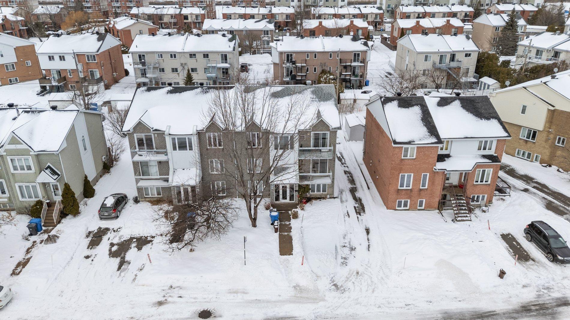 









1687


Rue des Saphirs

,
Longueuil (Saint-Hubert),




QC
J4T3S7

