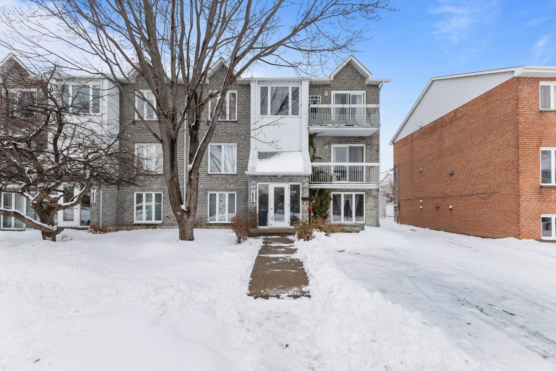 









1687


Rue des Saphirs

,
Longueuil (Saint-Hubert),




QC
J4T3S7

