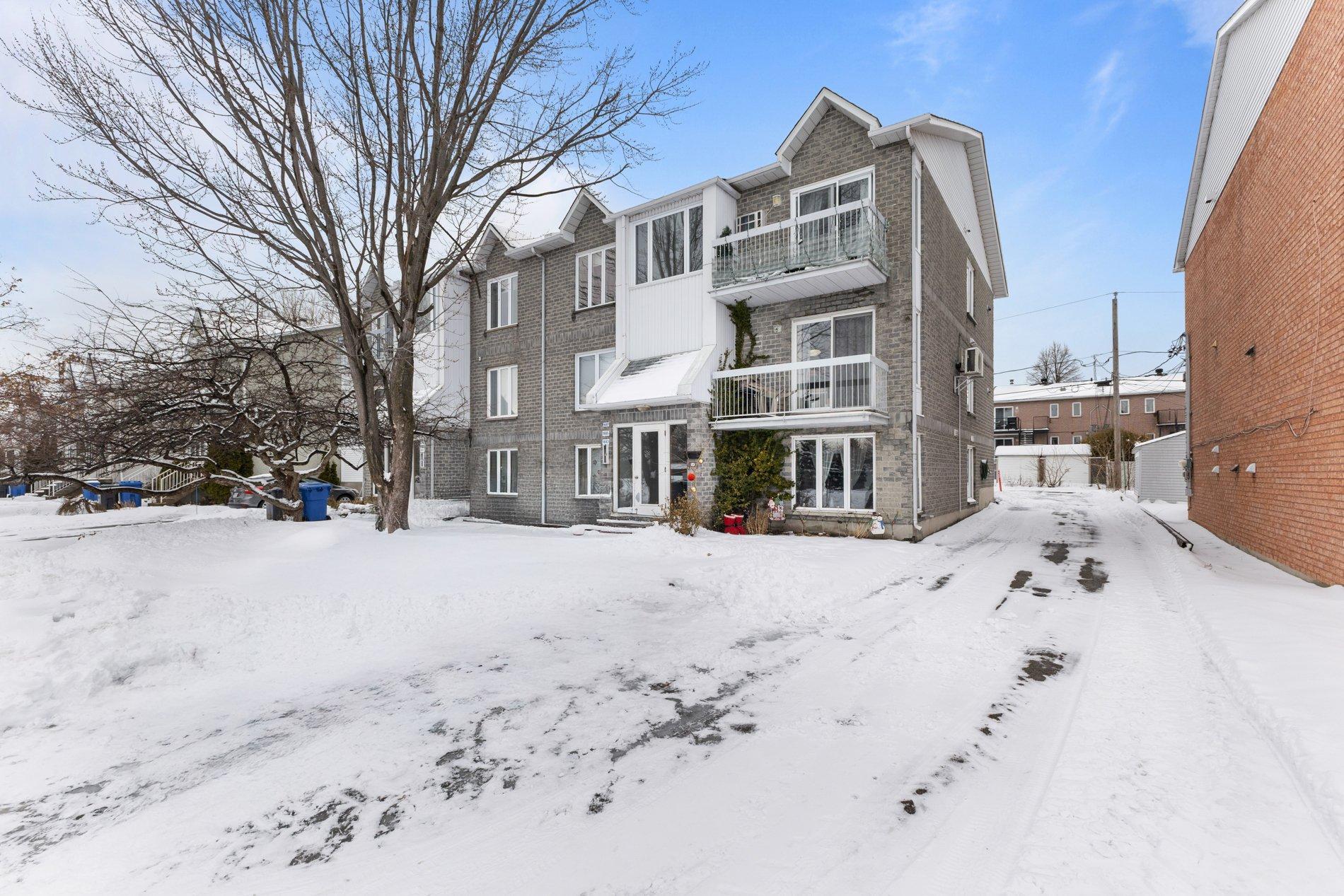 









1687


Rue des Saphirs

,
Longueuil (Saint-Hubert),




QC
J4T3S7

