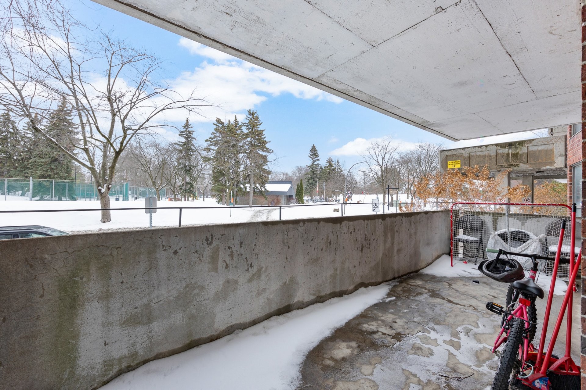 









5740


Av. Rembrandt

, 107,
Côte-Saint-Luc,




QC
H4E2Z2

