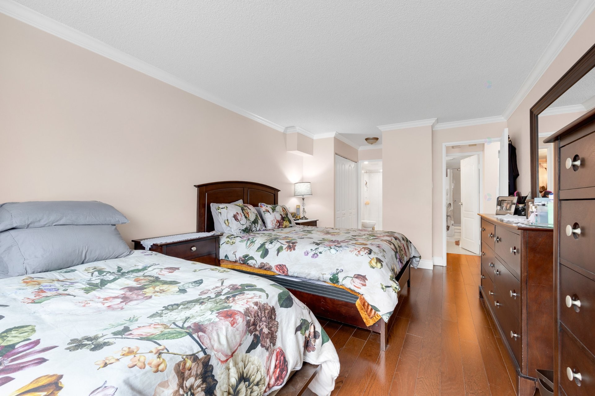 









5740


Av. Rembrandt

, 107,
Côte-Saint-Luc,




QC
H4E2Z2

