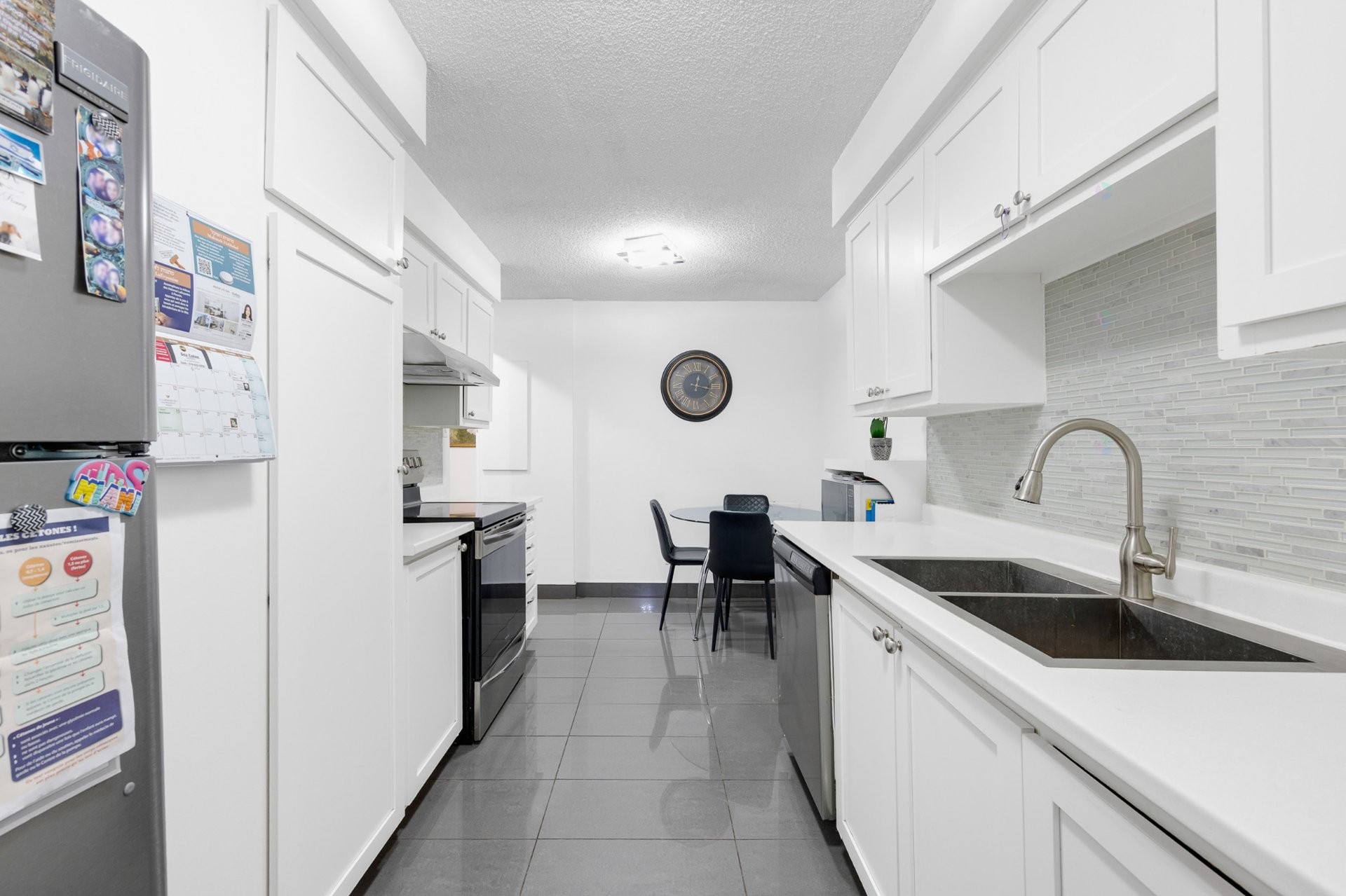 









5740


Av. Rembrandt

, 107,
Côte-Saint-Luc,




QC
H4E2Z2

