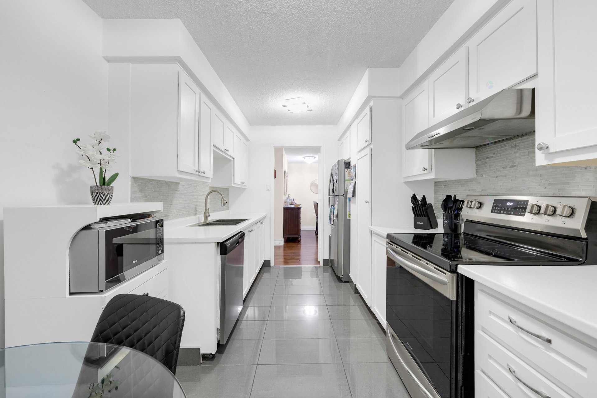 









5740


Av. Rembrandt

, 107,
Côte-Saint-Luc,




QC
H4E2Z2


