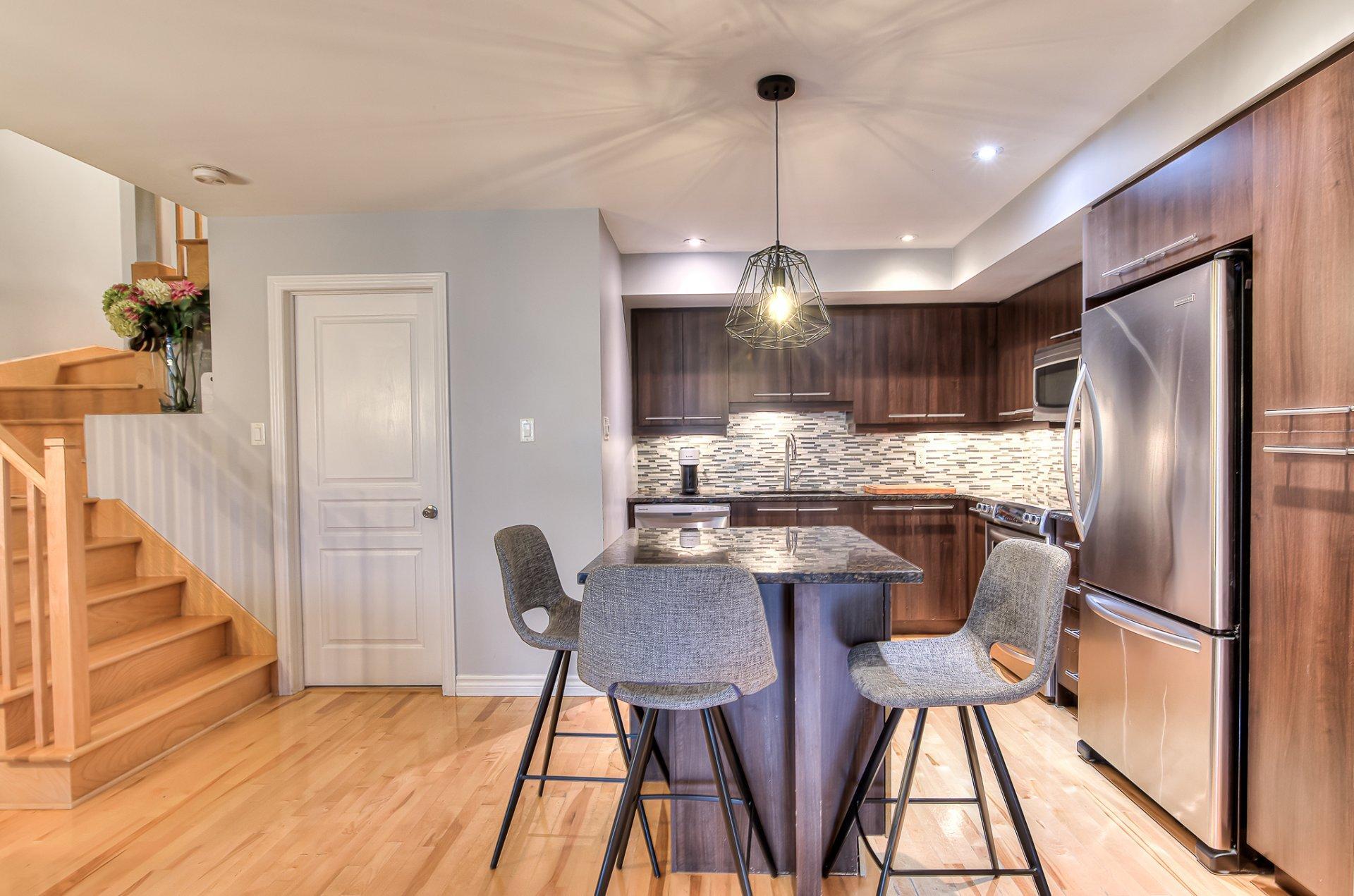 









3895Z


Rue Céline-Marier

,
Montréal (Saint-Laurent),




QC
H4R3N3

