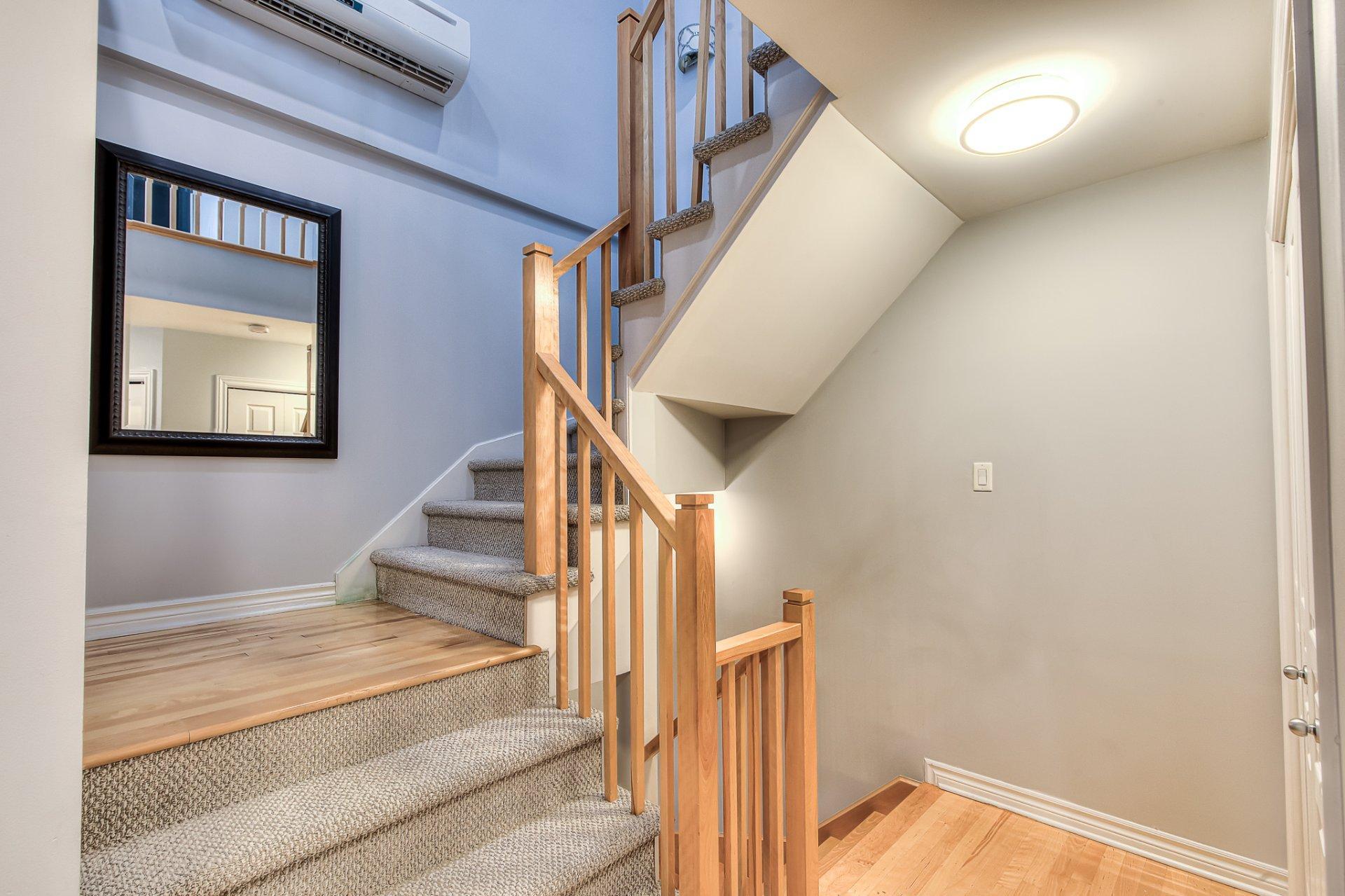 









3895Z


Rue Céline-Marier

,
Montréal (Saint-Laurent),




QC
H4R3N3

