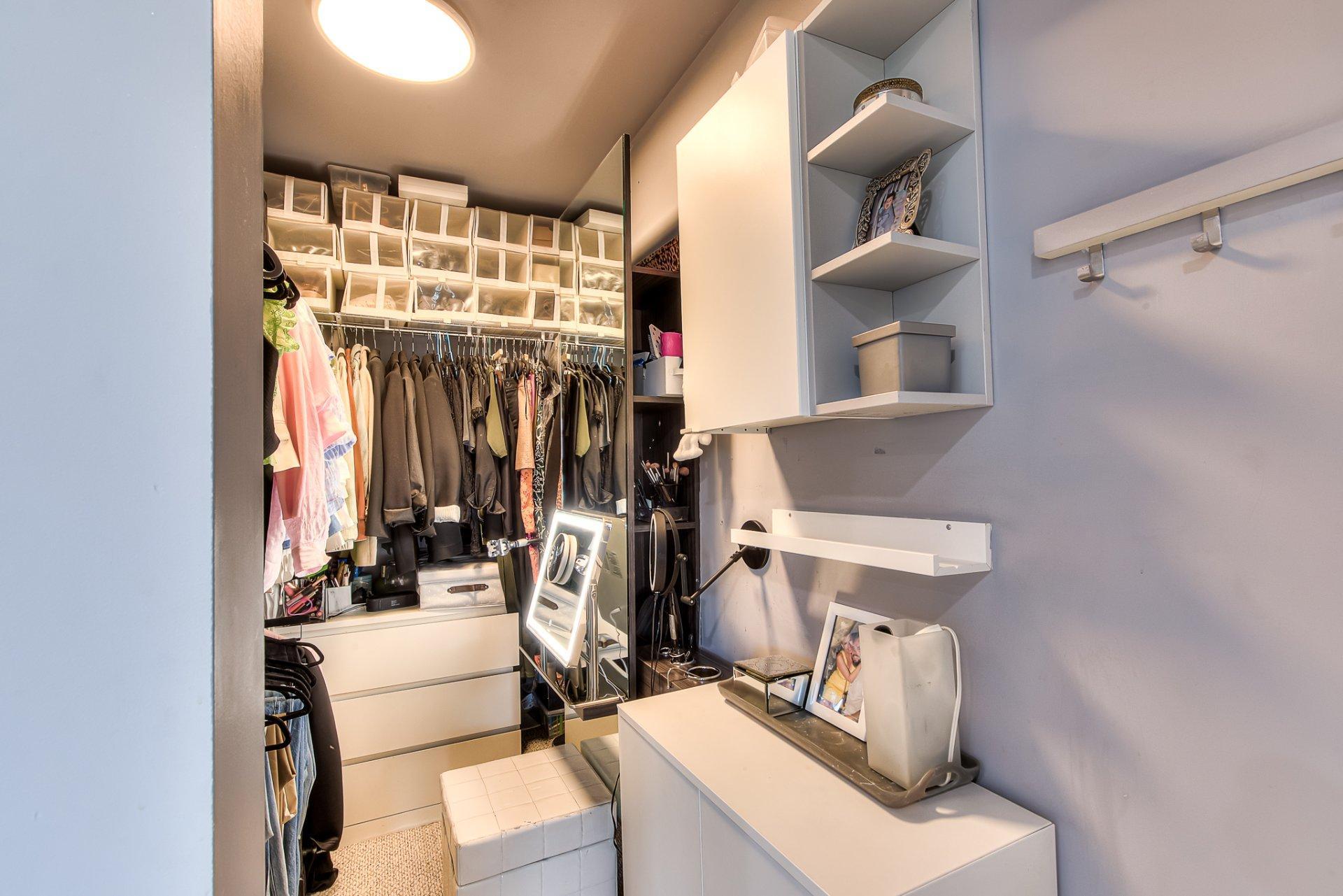 









3895Z


Rue Céline-Marier

,
Montréal (Saint-Laurent),




QC
H4R3N3

