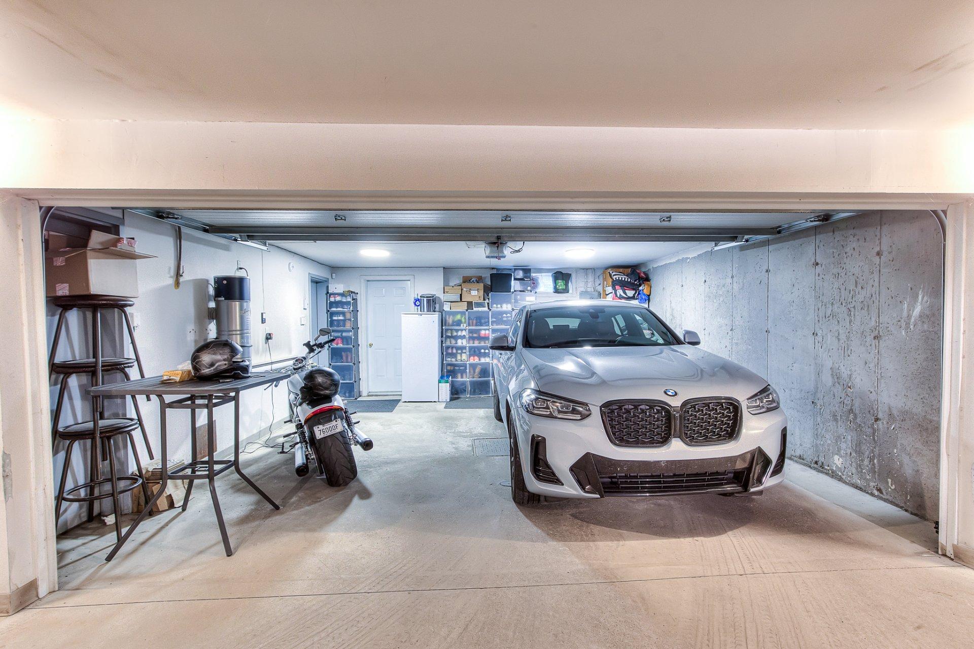 









3895Z


Rue Céline-Marier

,
Montréal (Saint-Laurent),




QC
H4R3N3

