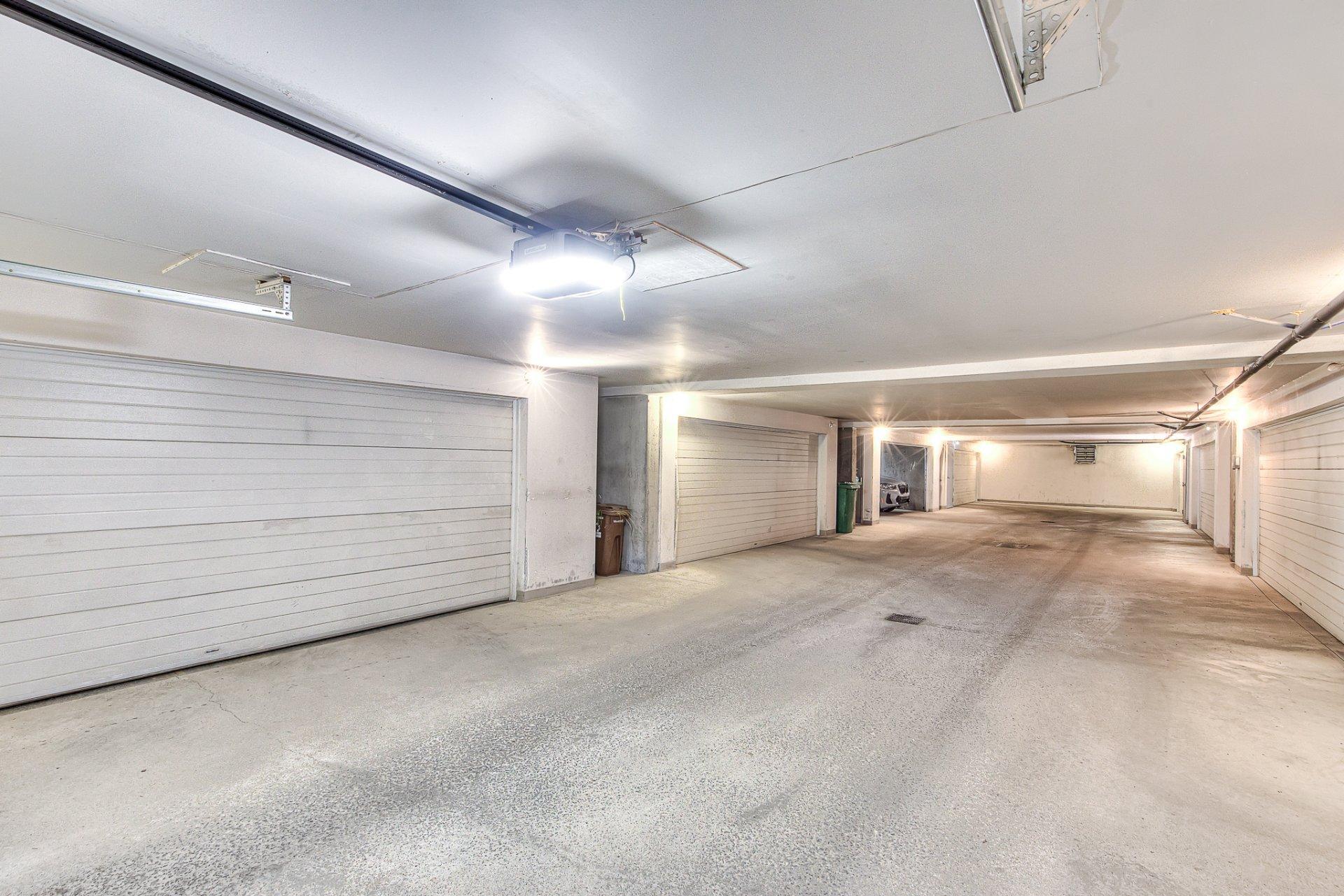 









3895Z


Rue Céline-Marier

,
Montréal (Saint-Laurent),




QC
H4R3N3

