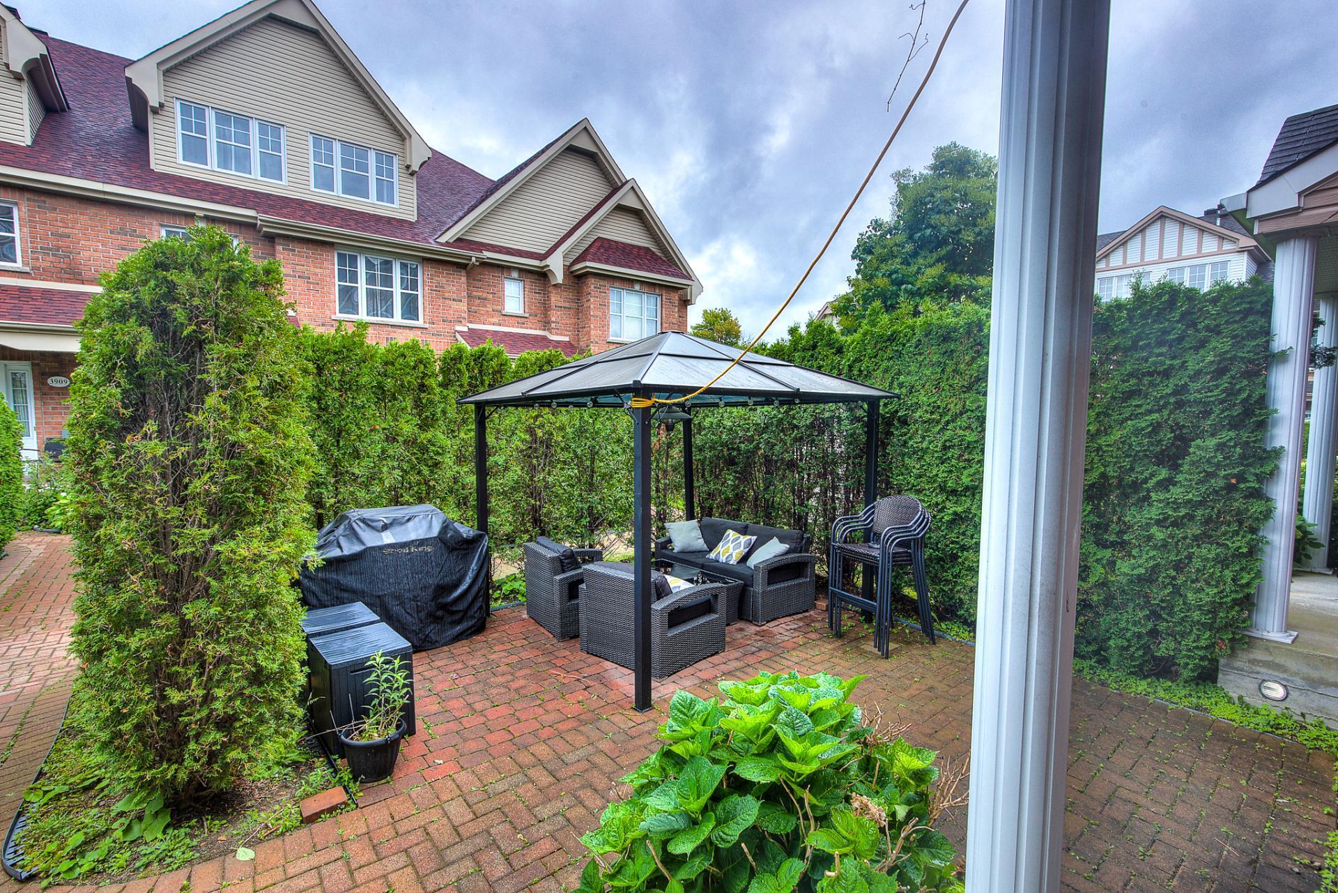 









3895Z


Rue Céline-Marier

,
Montréal (Saint-Laurent),




QC
H4R3N3

