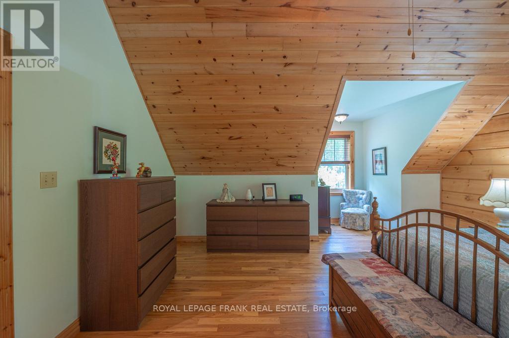 












120 SUGARBUSH CRESCENT

,
Trent Lakes,




Ontario
K0L1J0

