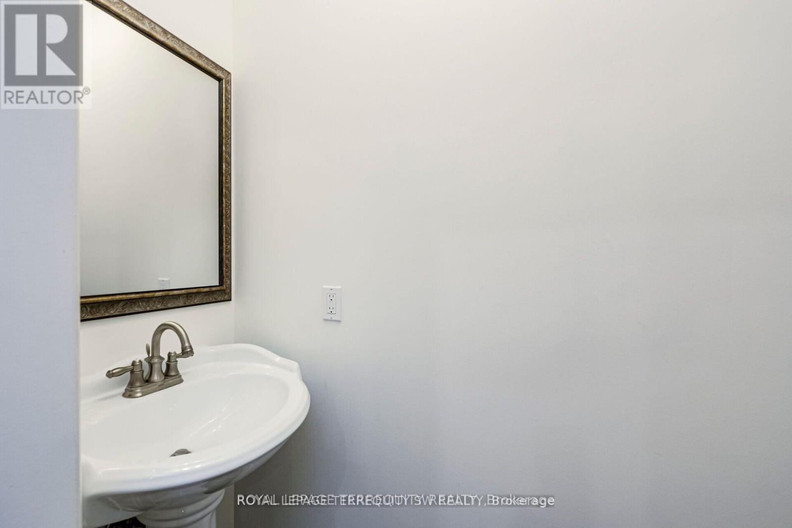 












329 LIPPINCOTT STREET

,
Toronto,




Ontario
M5S2P6

