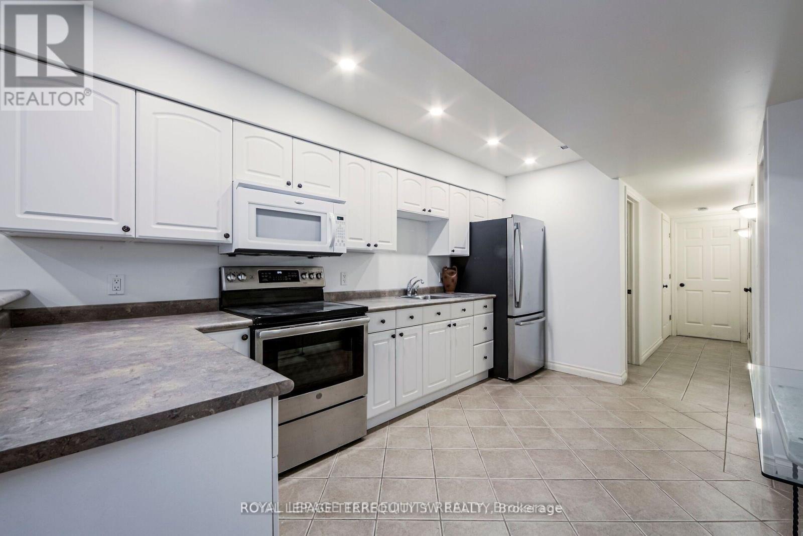 












329 LIPPINCOTT STREET

,
Toronto,




Ontario
M5S2P6

