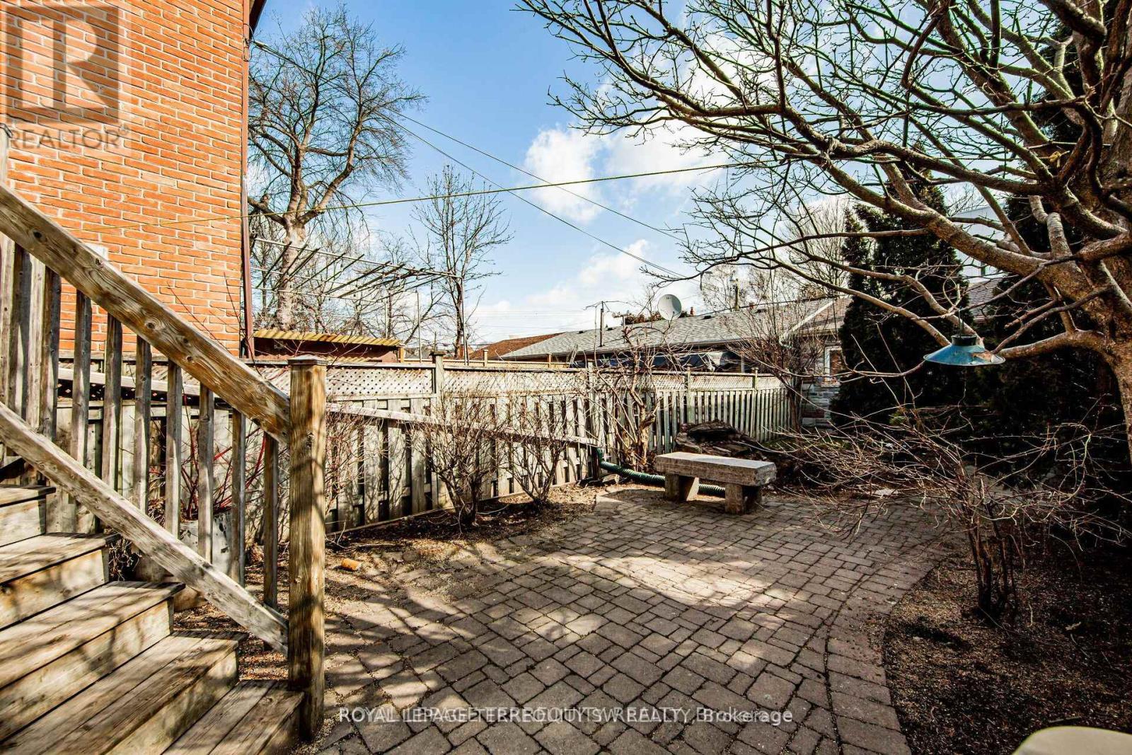 












329 LIPPINCOTT STREET

,
Toronto,




Ontario
M5S2P6

