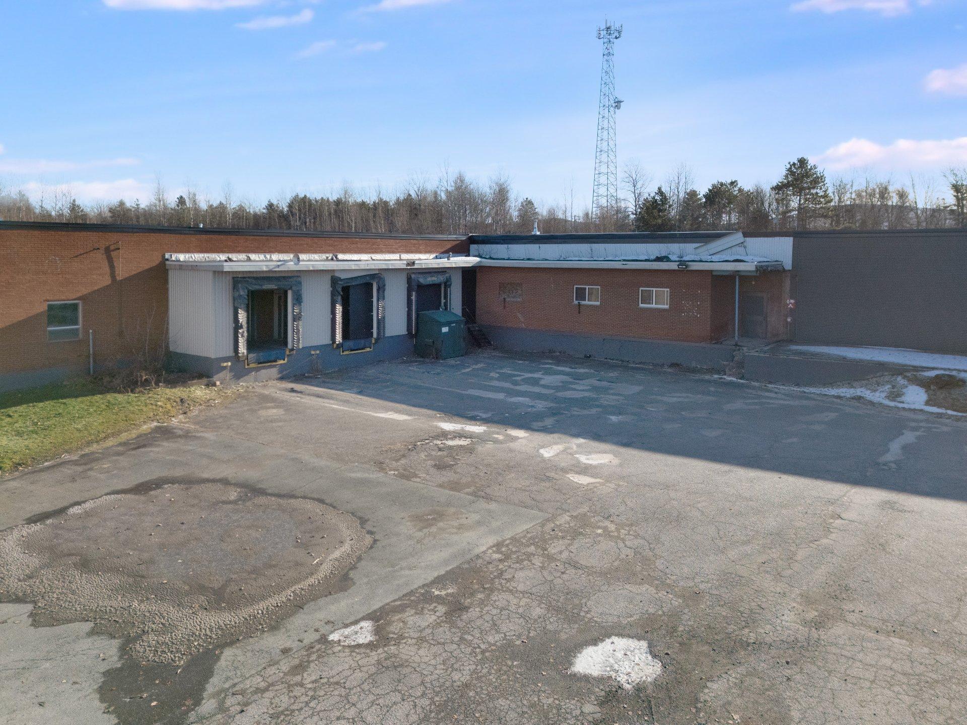 









135


Rue Dean

,
Cowansville,




QC
J2K3Y2

