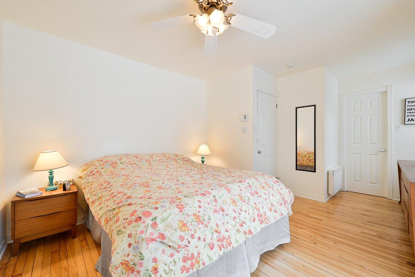 









200


Rue Maple

,
Longueuil (Greenfield Park),




QC
J4V2S1

