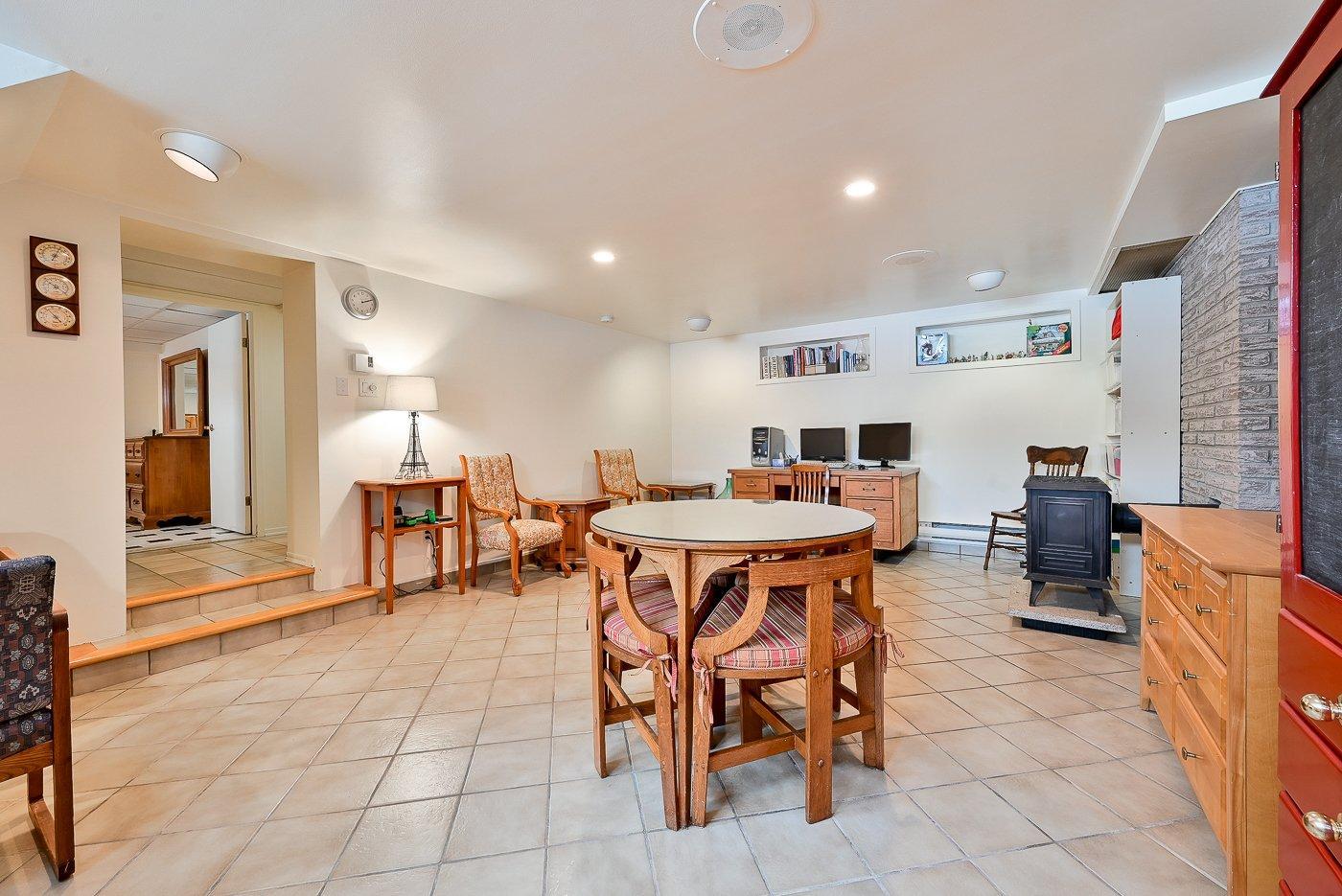 









200


Rue Maple

,
Longueuil (Greenfield Park),




QC
J4V2S1

