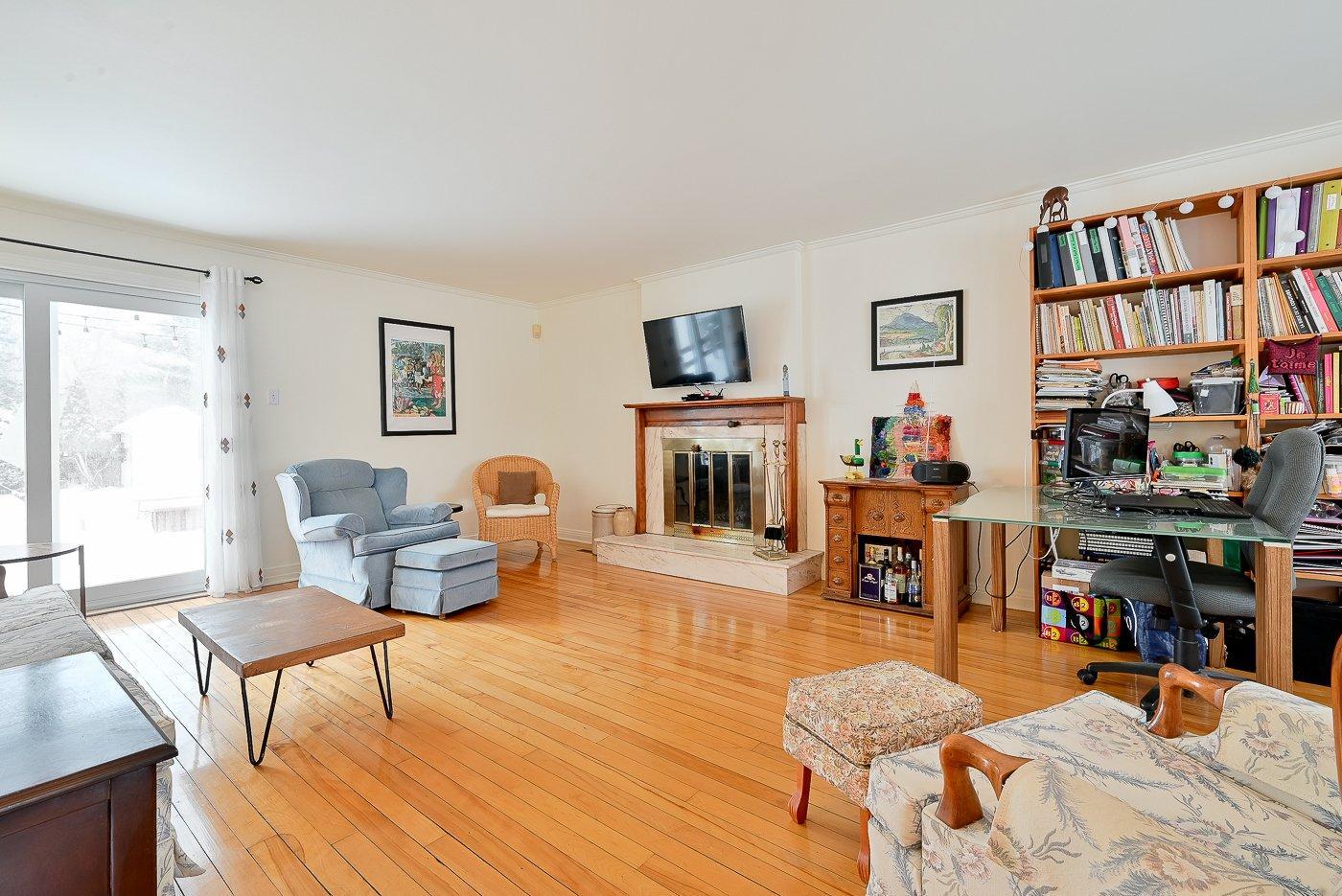 









200


Rue Maple

,
Longueuil (Greenfield Park),




QC
J4V2S1

