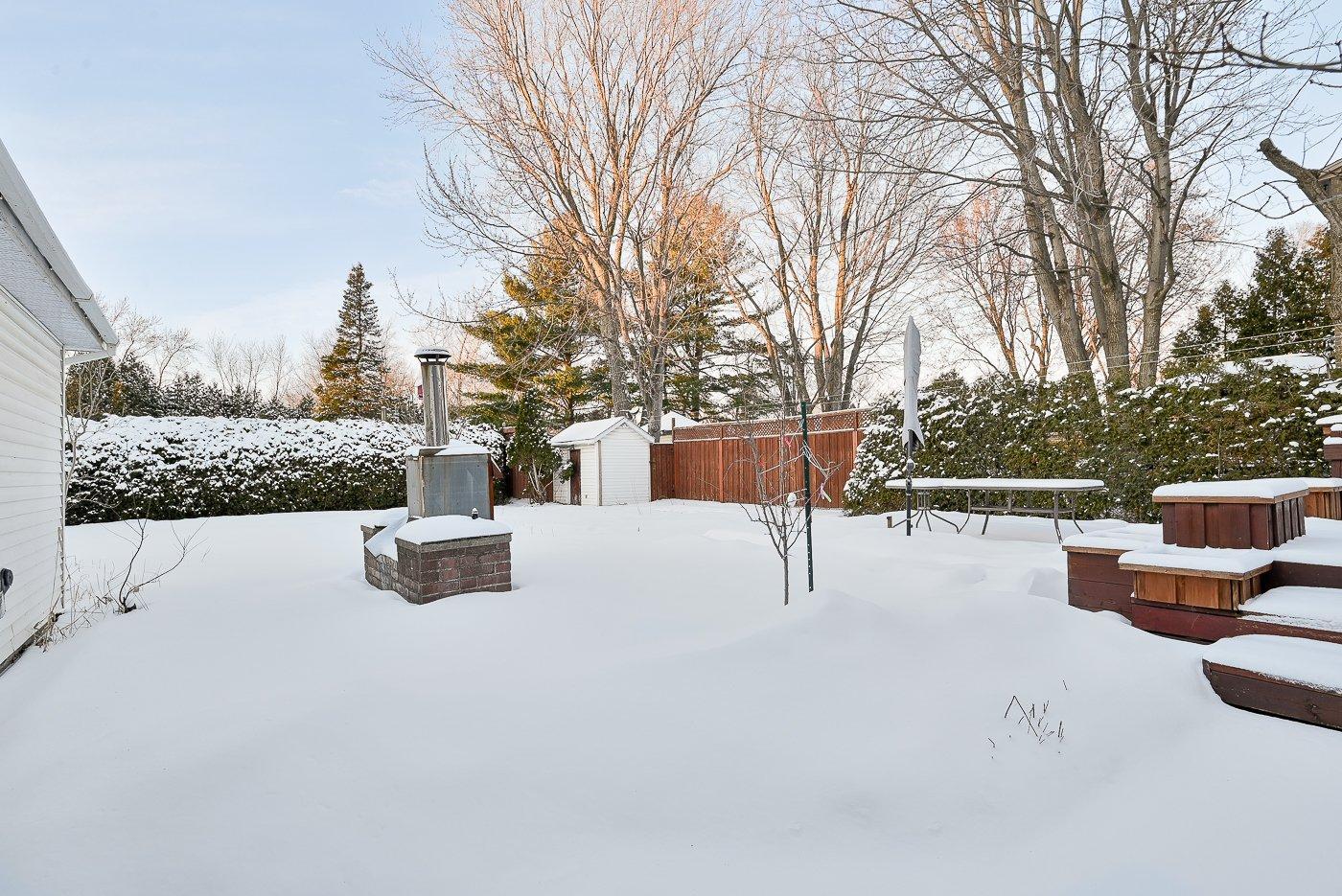 









200


Rue Maple

,
Longueuil (Greenfield Park),




QC
J4V2S1

