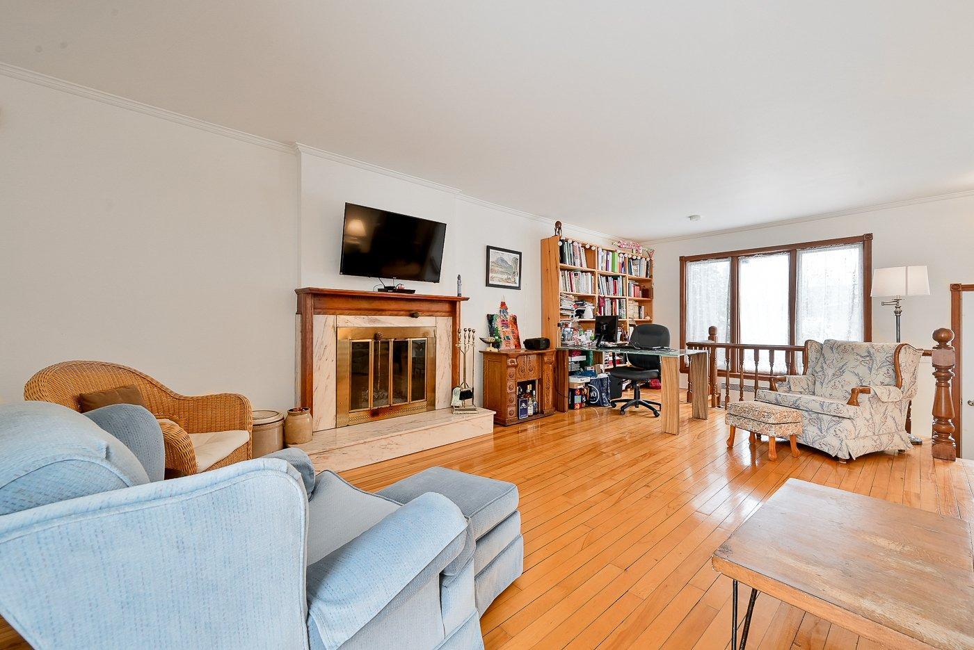 









200


Rue Maple

,
Longueuil (Greenfield Park),




QC
J4V2S1

