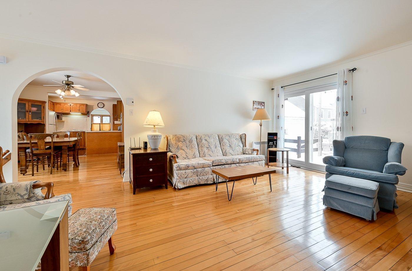 









200


Rue Maple

,
Longueuil (Greenfield Park),




QC
J4V2S1

