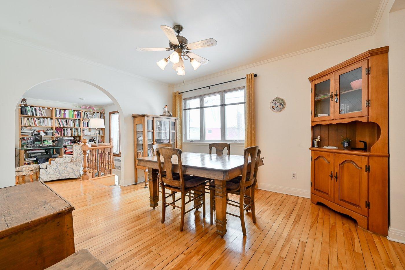 









200


Rue Maple

,
Longueuil (Greenfield Park),




QC
J4V2S1

