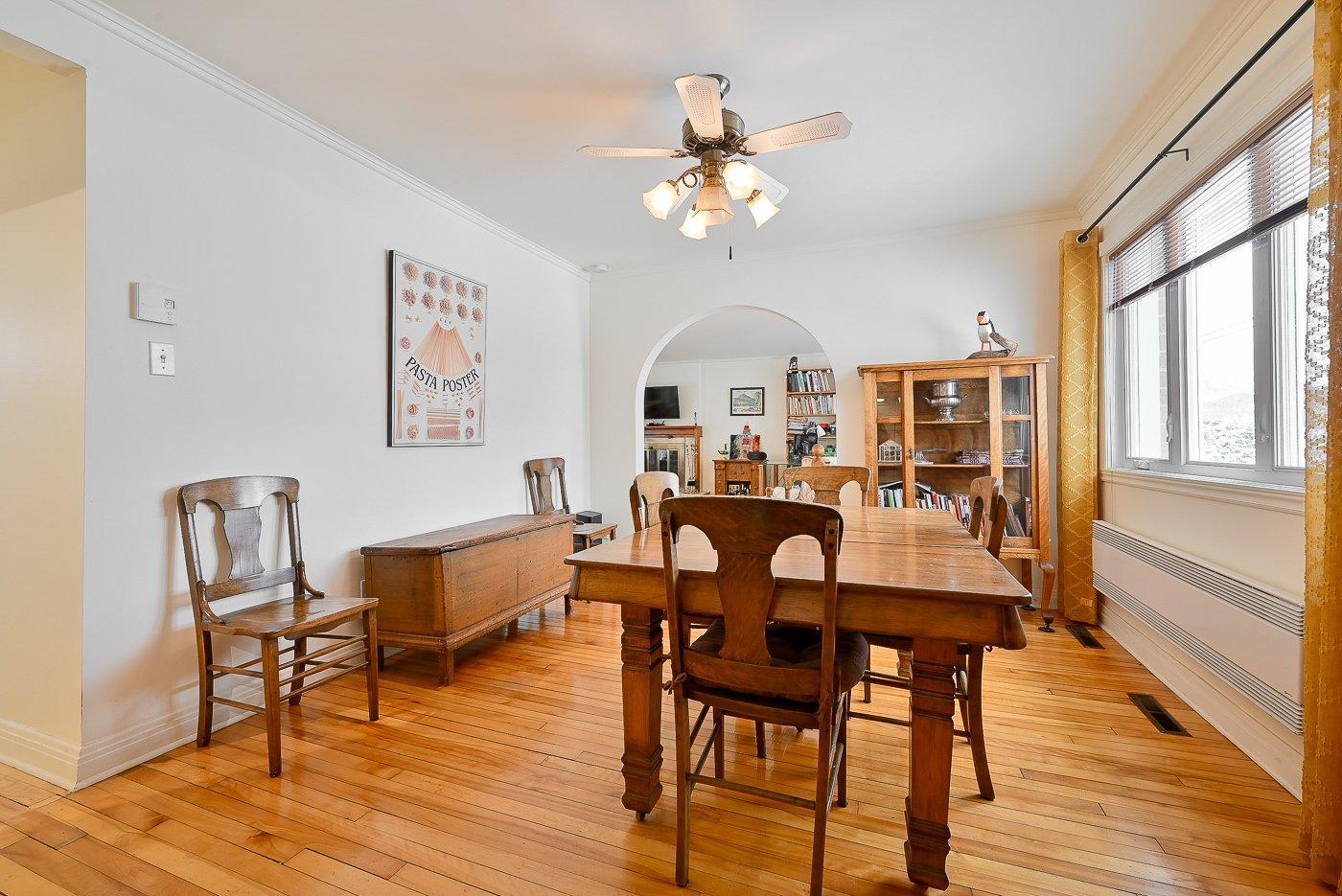 









200


Rue Maple

,
Longueuil (Greenfield Park),




QC
J4V2S1

