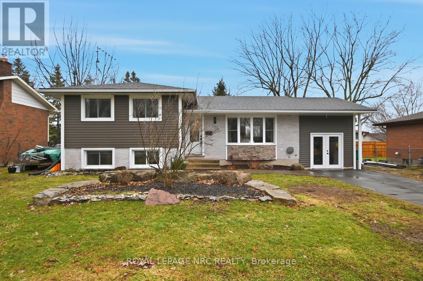 












798 PARKDALE AVENUE

,
Fort Erie (Crescent Park),




Ontario
L2A5B6

