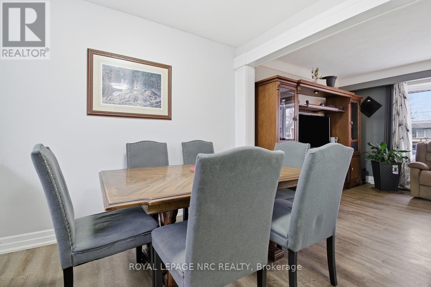 












798 PARKDALE AVENUE

,
Fort Erie (Crescent Park),




Ontario
L2A5B6

