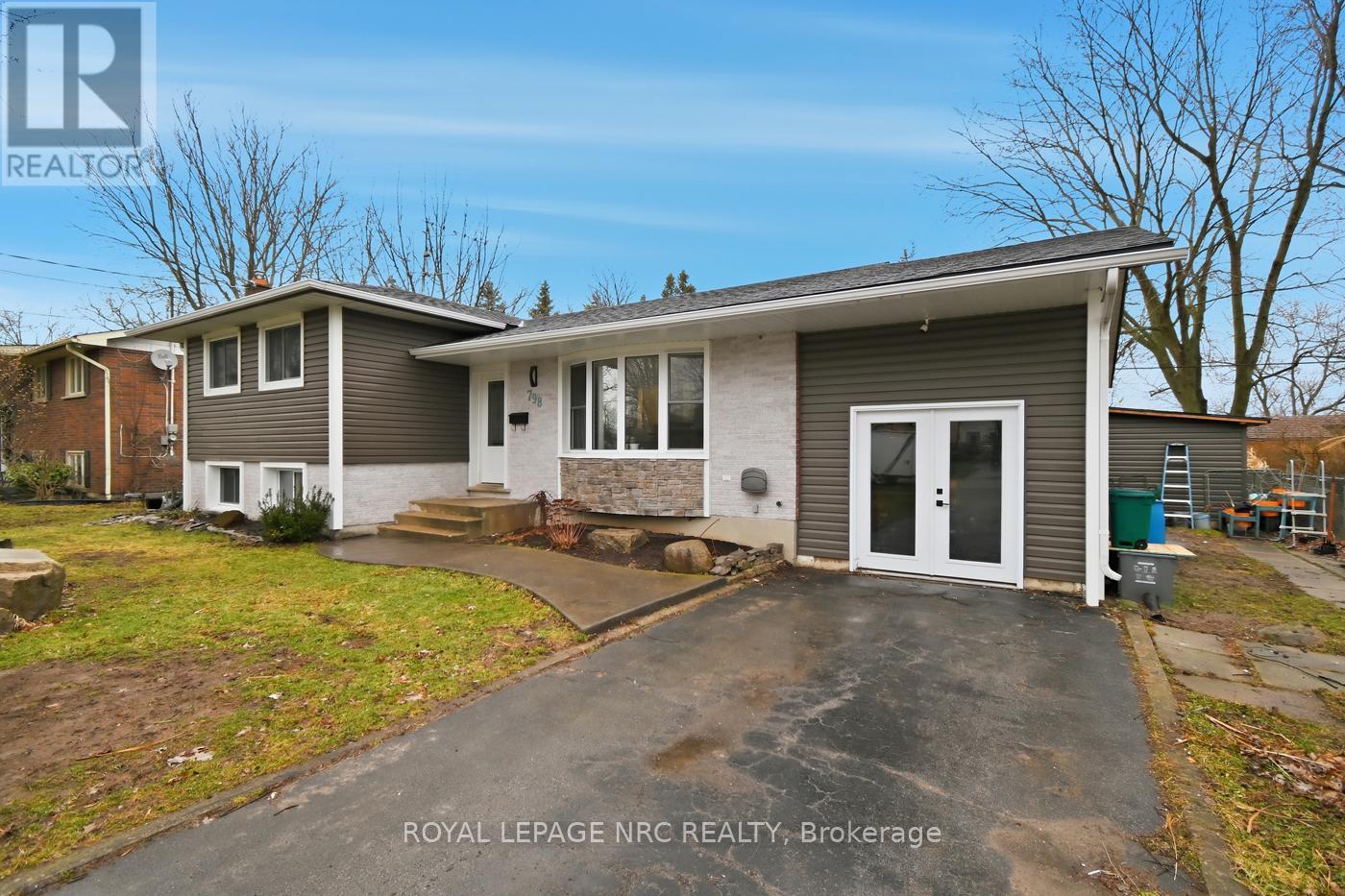 












798 PARKDALE AVENUE

,
Fort Erie (Crescent Park),




Ontario
L2A5B6

