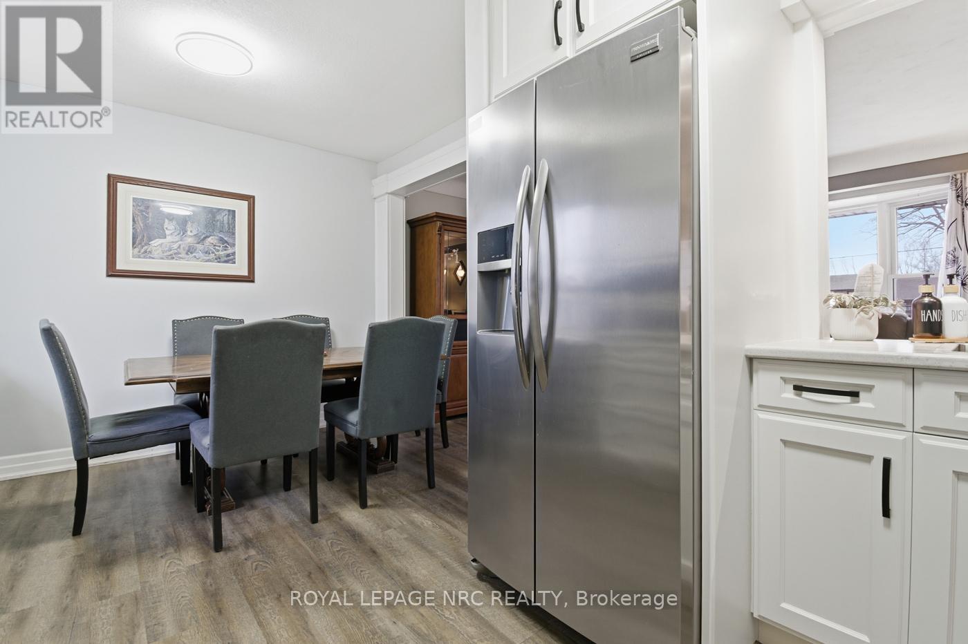 












798 PARKDALE AVENUE

,
Fort Erie (Crescent Park),




Ontario
L2A5B6

