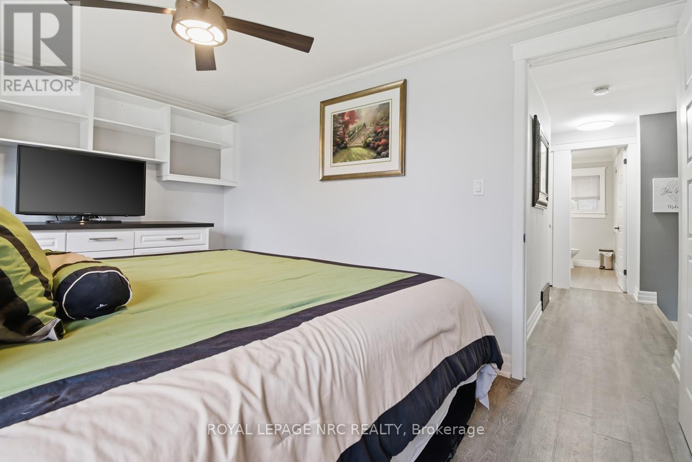 












798 PARKDALE AVENUE

,
Fort Erie (Crescent Park),




Ontario
L2A5B6

