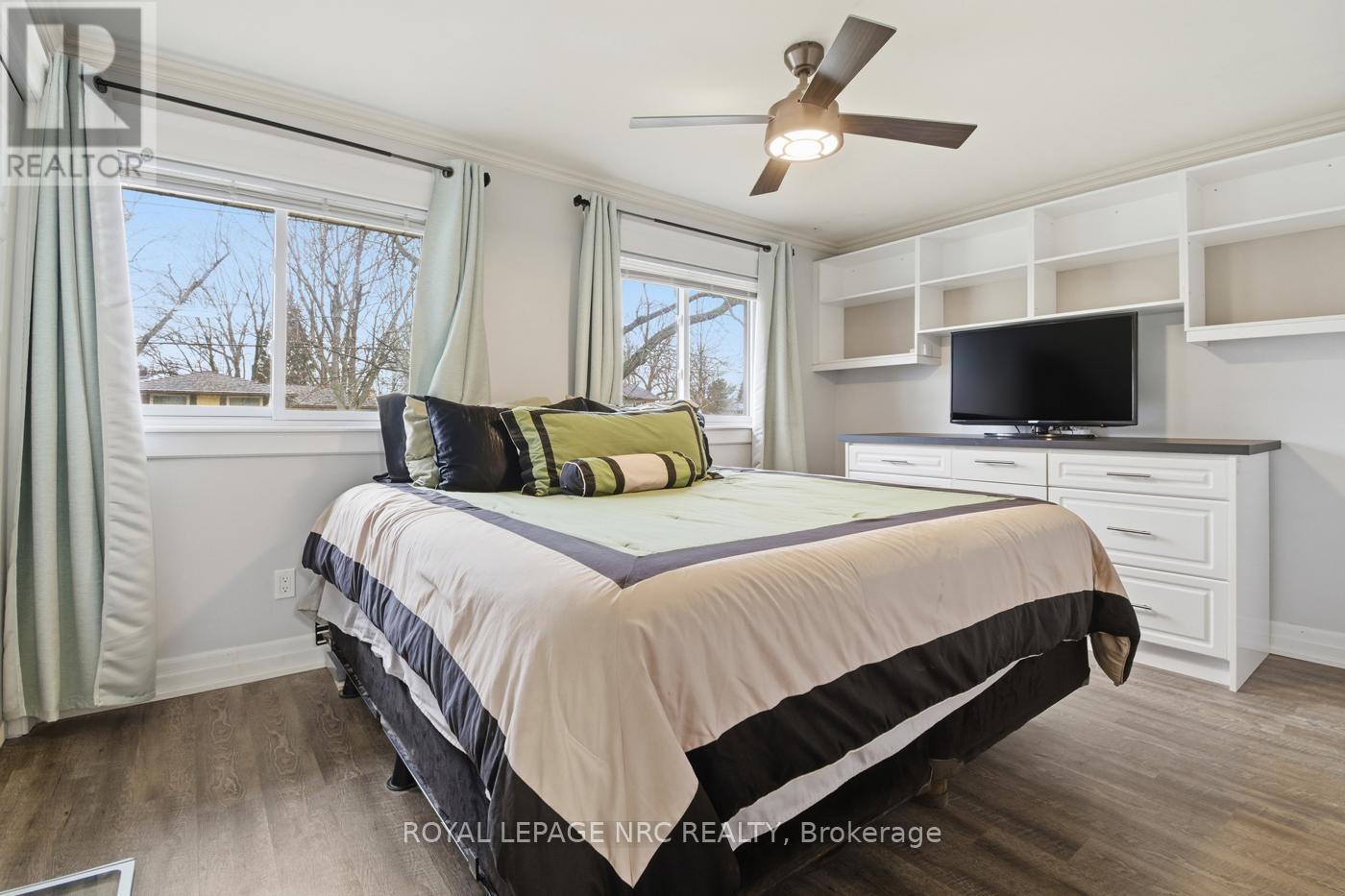 












798 PARKDALE AVENUE

,
Fort Erie (Crescent Park),




Ontario
L2A5B6

