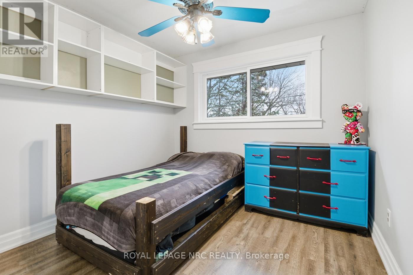 












798 PARKDALE AVENUE

,
Fort Erie (Crescent Park),




Ontario
L2A5B6

